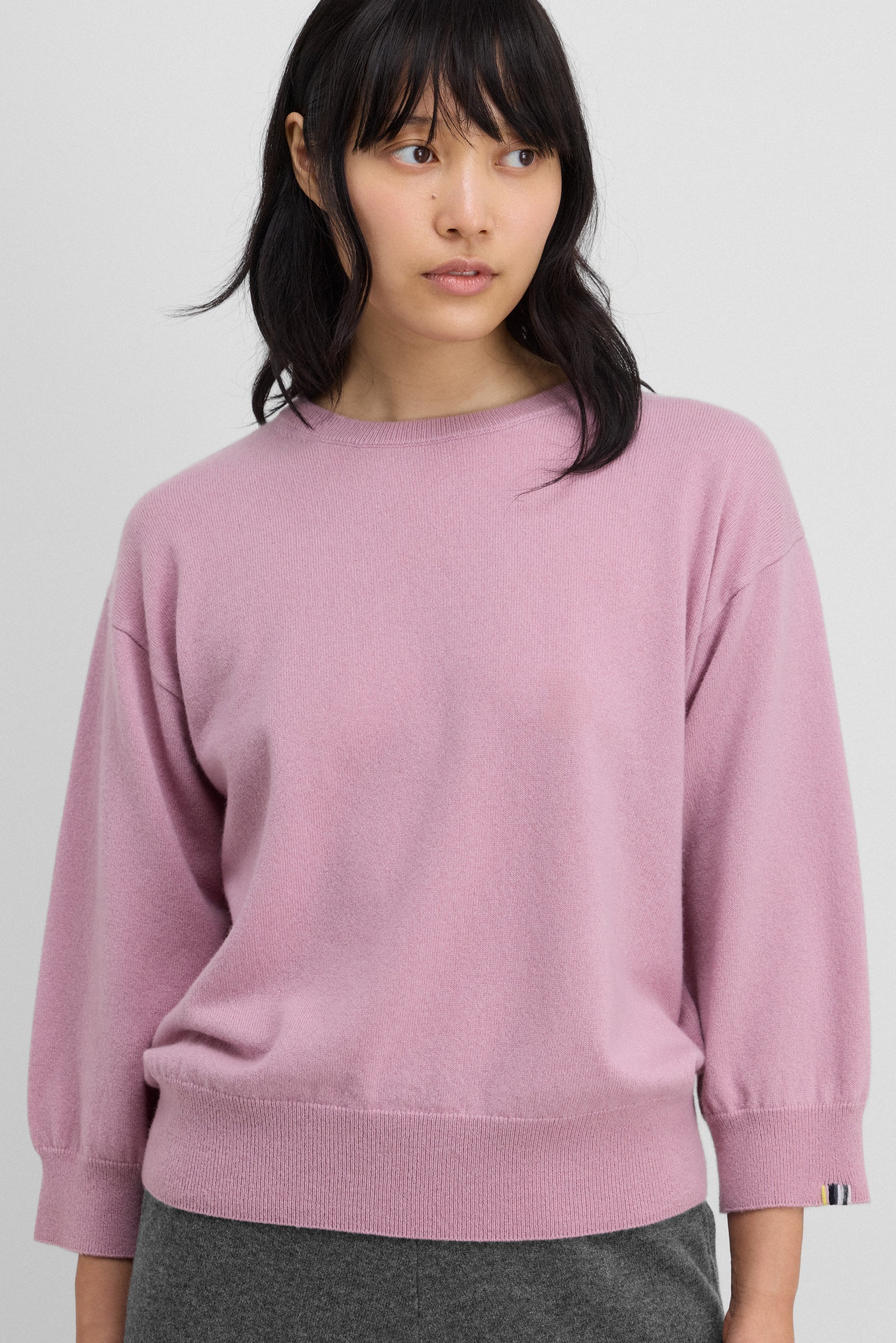 Extreme Cashmere rosa Pullover aus Kaschmir - Modelfoto von vorne