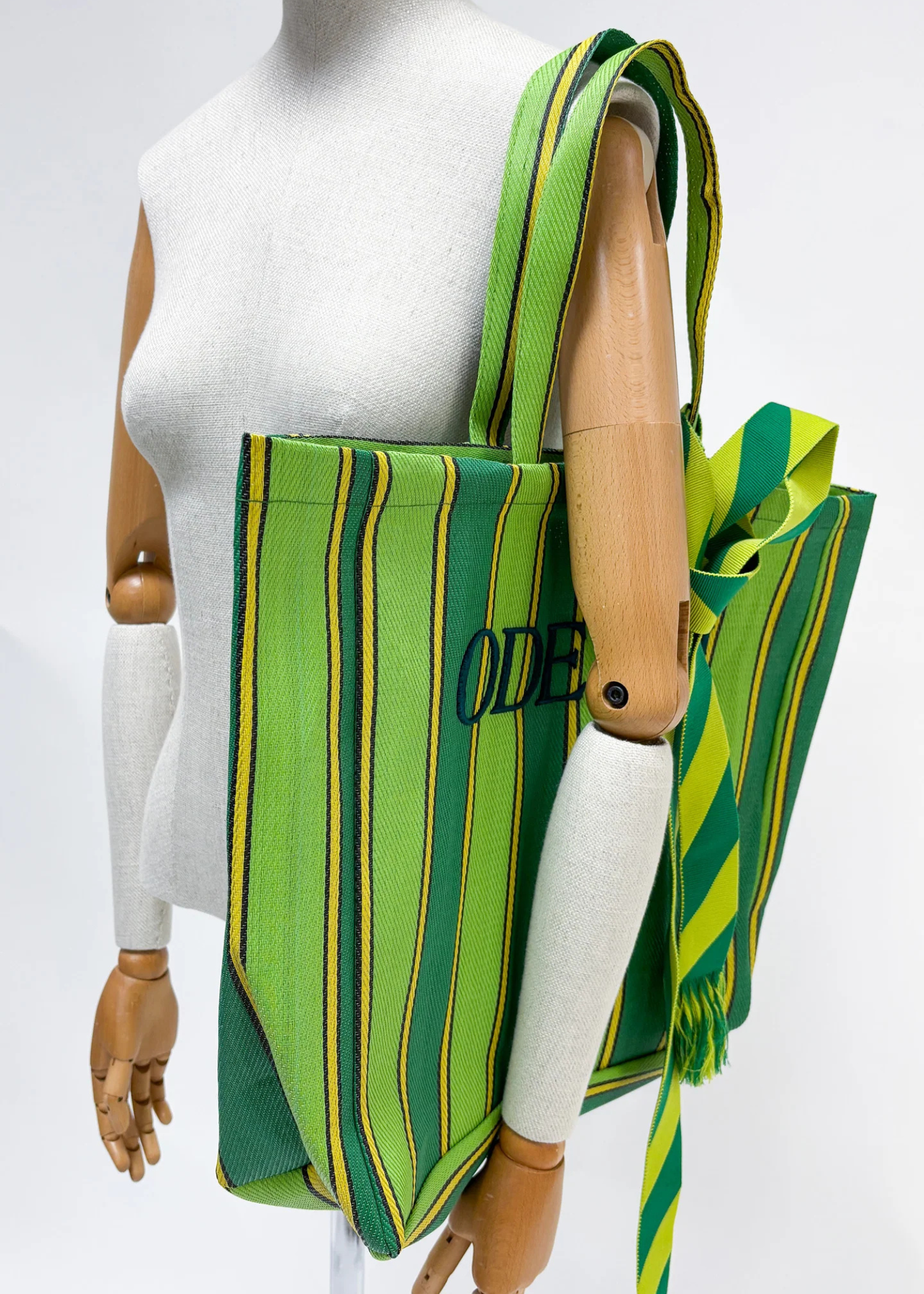 May Green, Tasche
