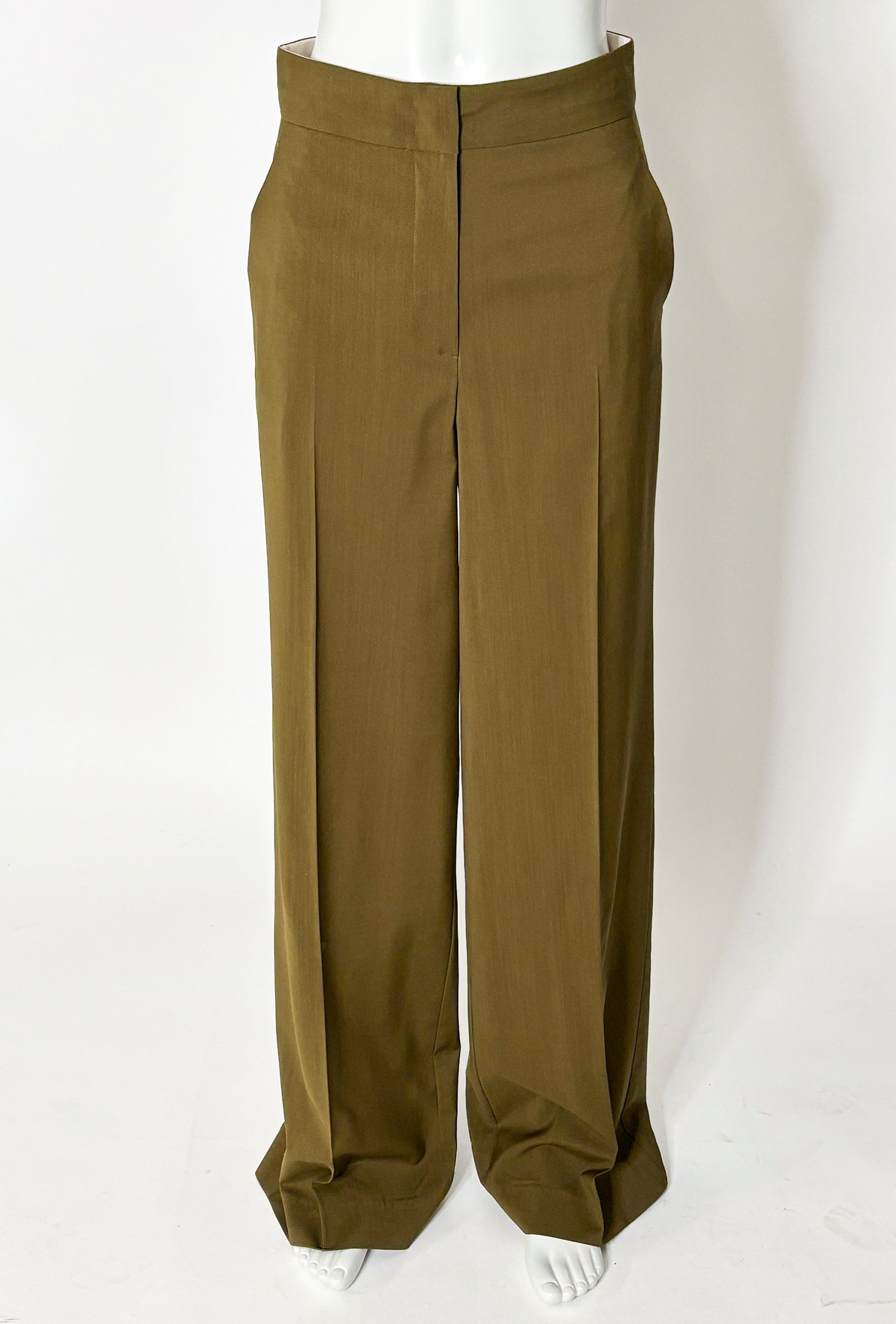 Odeeh olivgrüne Hose aus dünner Wolle - an Puppe fotografiert von vorne
