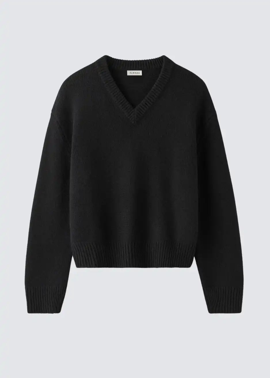 Almada Label Yara Pullover mit V-Ausschnitt in Schwarz