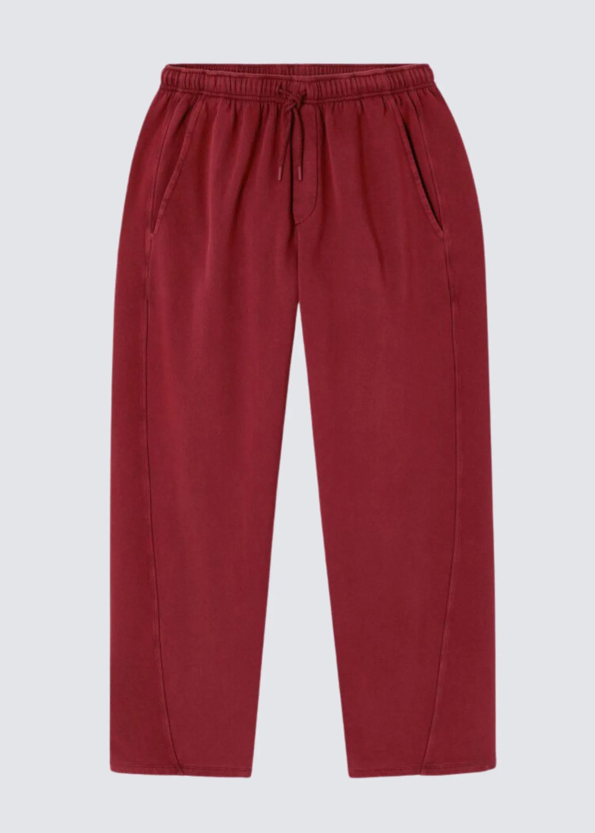 Rote American Vintage Jitbay Jogginghose freistehend von vorne mit schräg angesetzten Seitentaschen und elastischem verstellbarem Bund.