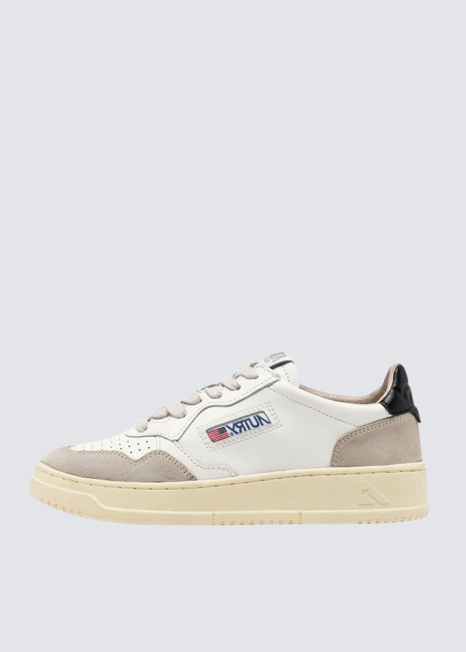 Autry, Medalist Low Man, White Black, Sneaker