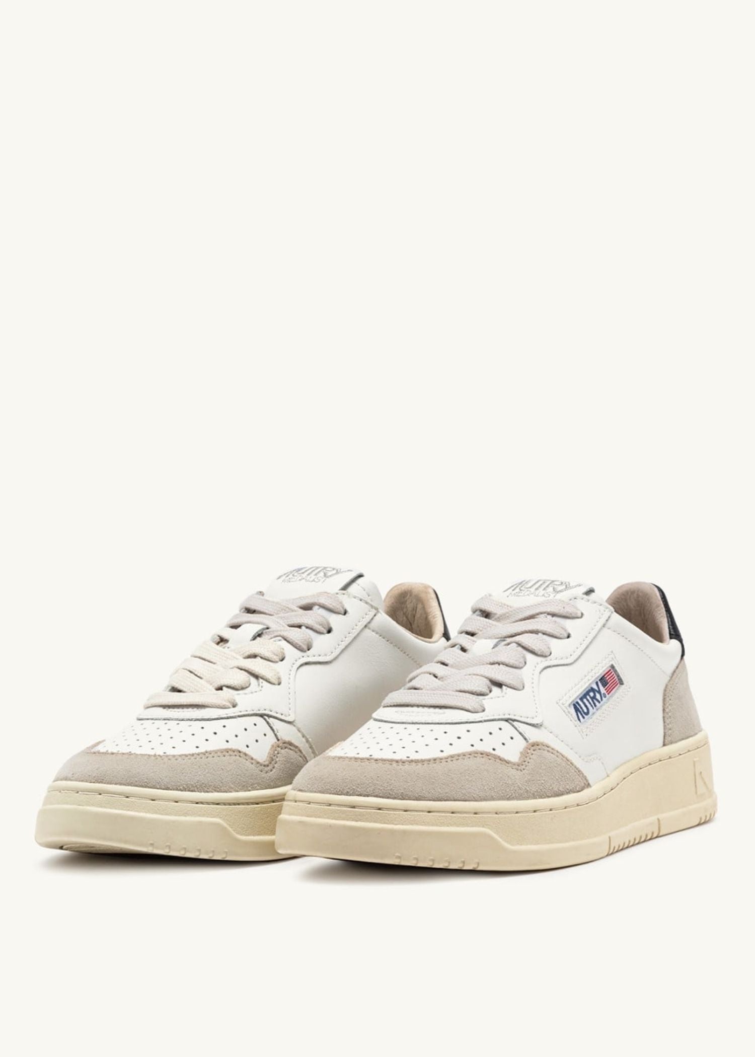 Autry, Medalist Low Man, White Black, Sneaker
