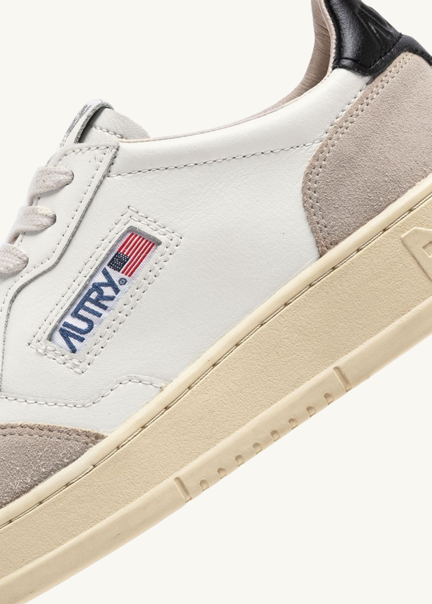 Autry, Medalist Low Man, White Black, Sneaker
