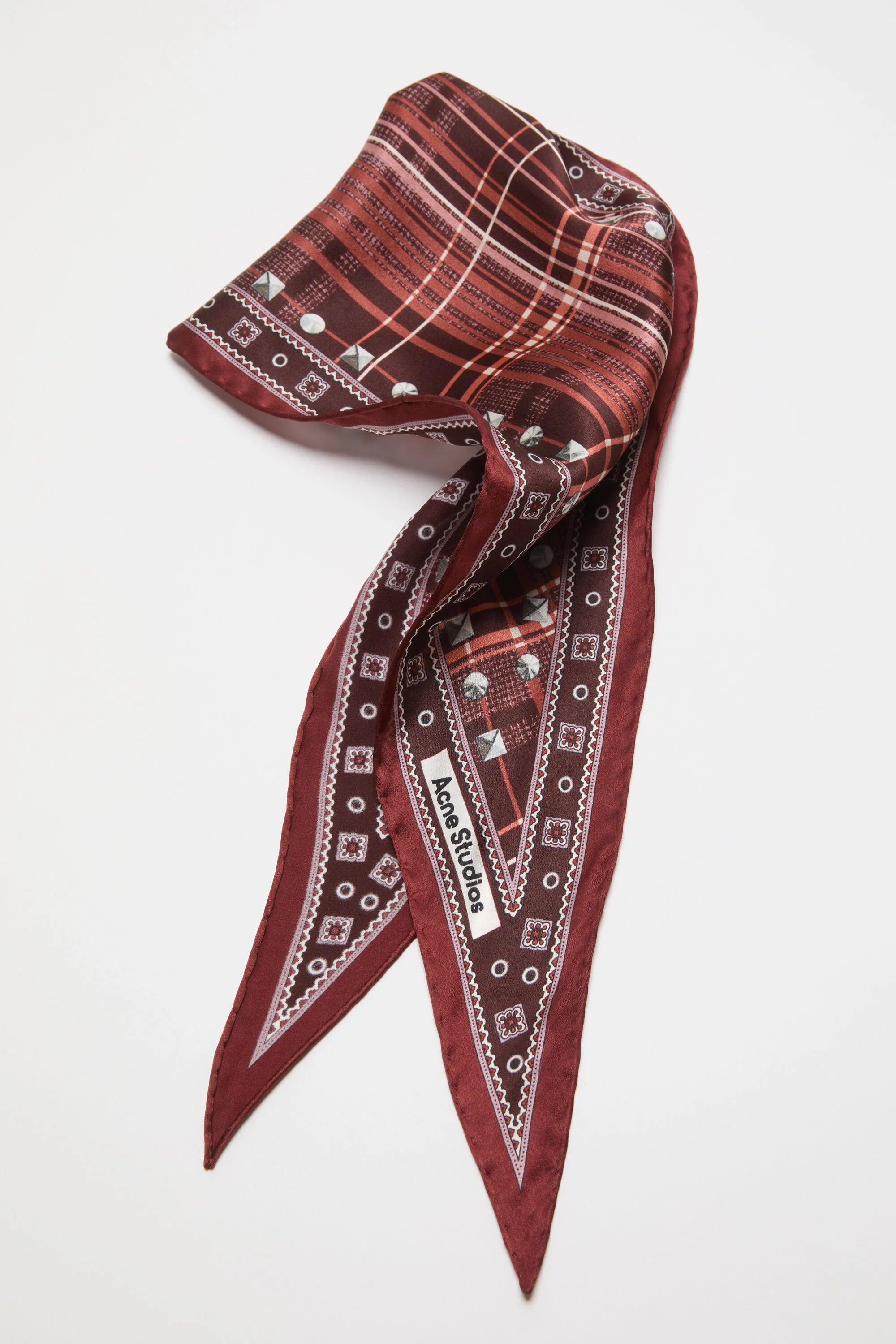 Acne Studios Burgundy Rot mit Karo Muster, Streifen,  Produktfoto Tuch gefaltet Studiofoto vor weißem Hintergrund