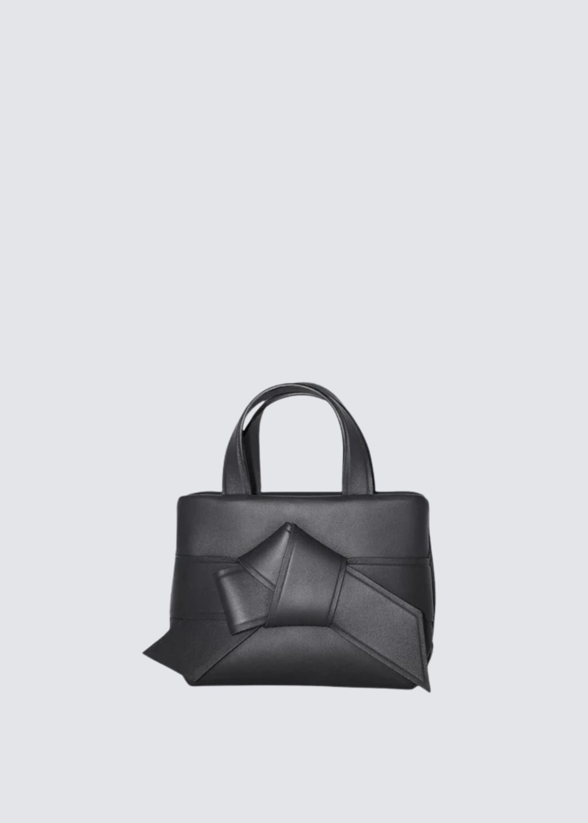 Schwarze Micro Bag mit Schleifen Detail auf der Vorderseite. Flat Shot.