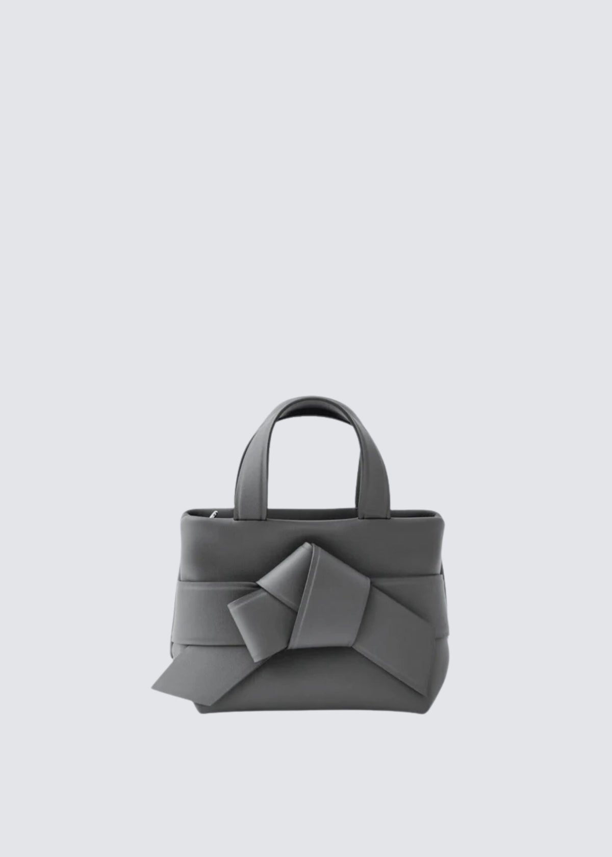 Graue Micro Bag mit Schleifen Detail auf der Vorderseite. Flat Shot.