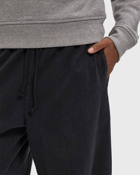 American Vintage dunkelgraue Hose aus Baumwolle - Modelfoto Detailansicht Seitentasche