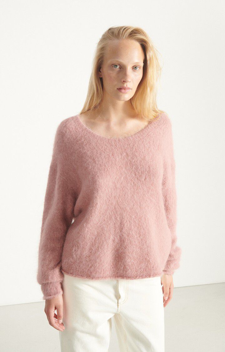 American Vintage Strickpullover in Rosa. Model Bild.