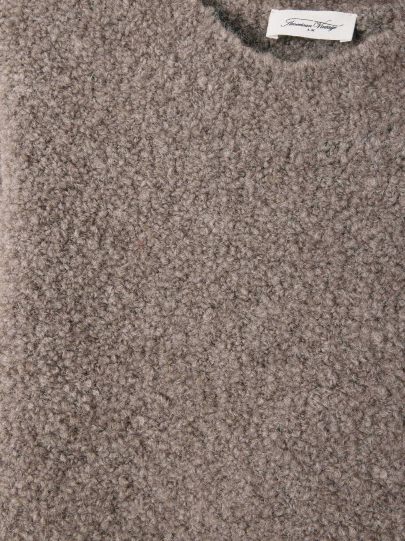 Kurz Arm Strickpullover in Braun. Detail Shot.