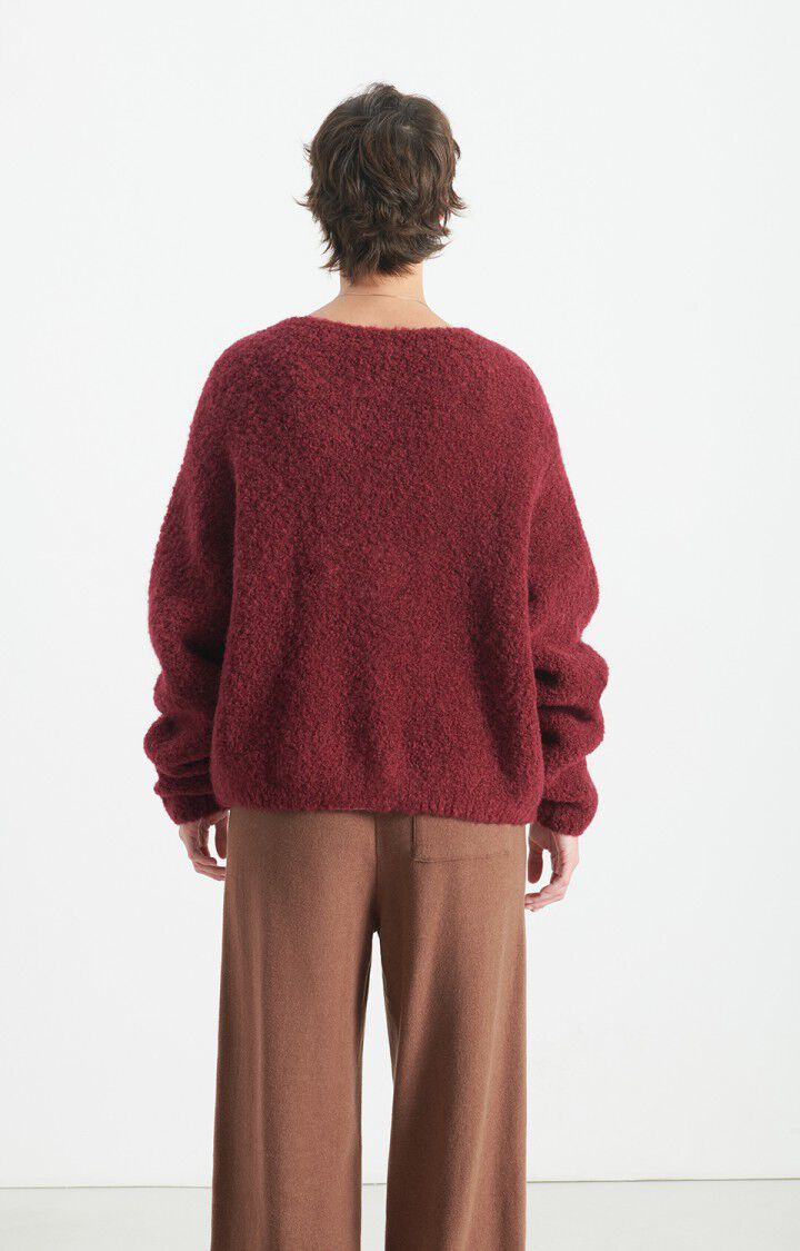 Cardigan am Model in der Halbnahen Rückenansicht.