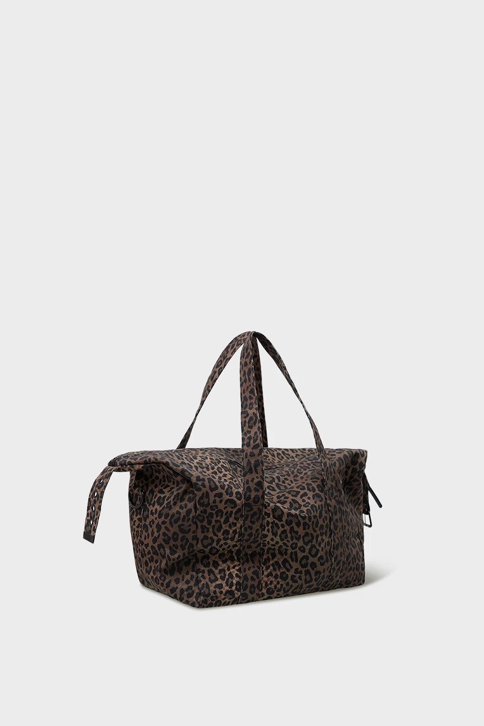 LALA BERLIN dunkelbraune Weekender-Tasche mit Leopardenmuster aus Baumwolle - Dreiviertelansicht von hinten 