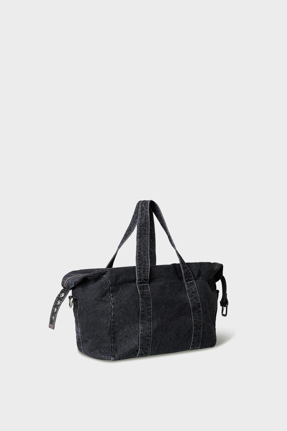 LALA BERLIN graue Weekender-Tasche aus Denim-Baumwolle - Dreiviertelansicht von hinten 