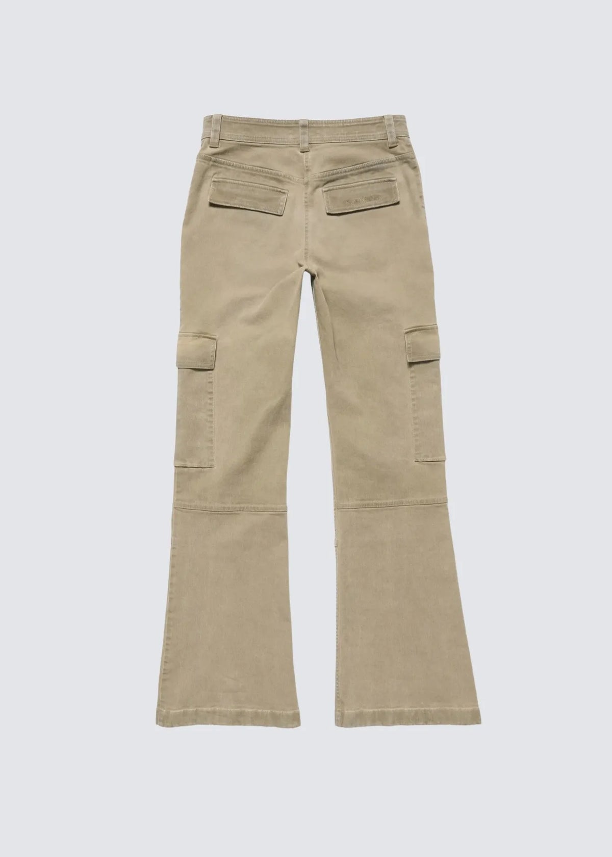 Freistehendes Bild Der Cargo Pants von hinten mit Gürtelschlaufen.