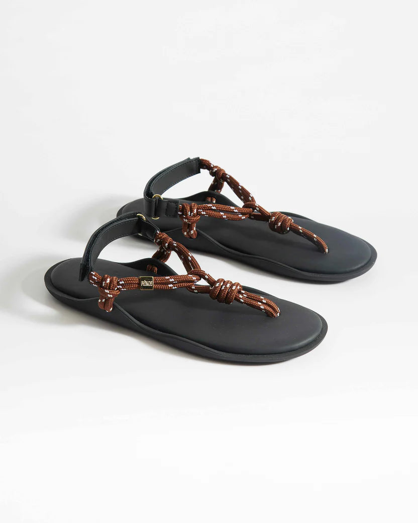 FLOWZE braune Sandalen mit Zehensteg aus Kordel und Leder - Dreiviertel-Draufsicht