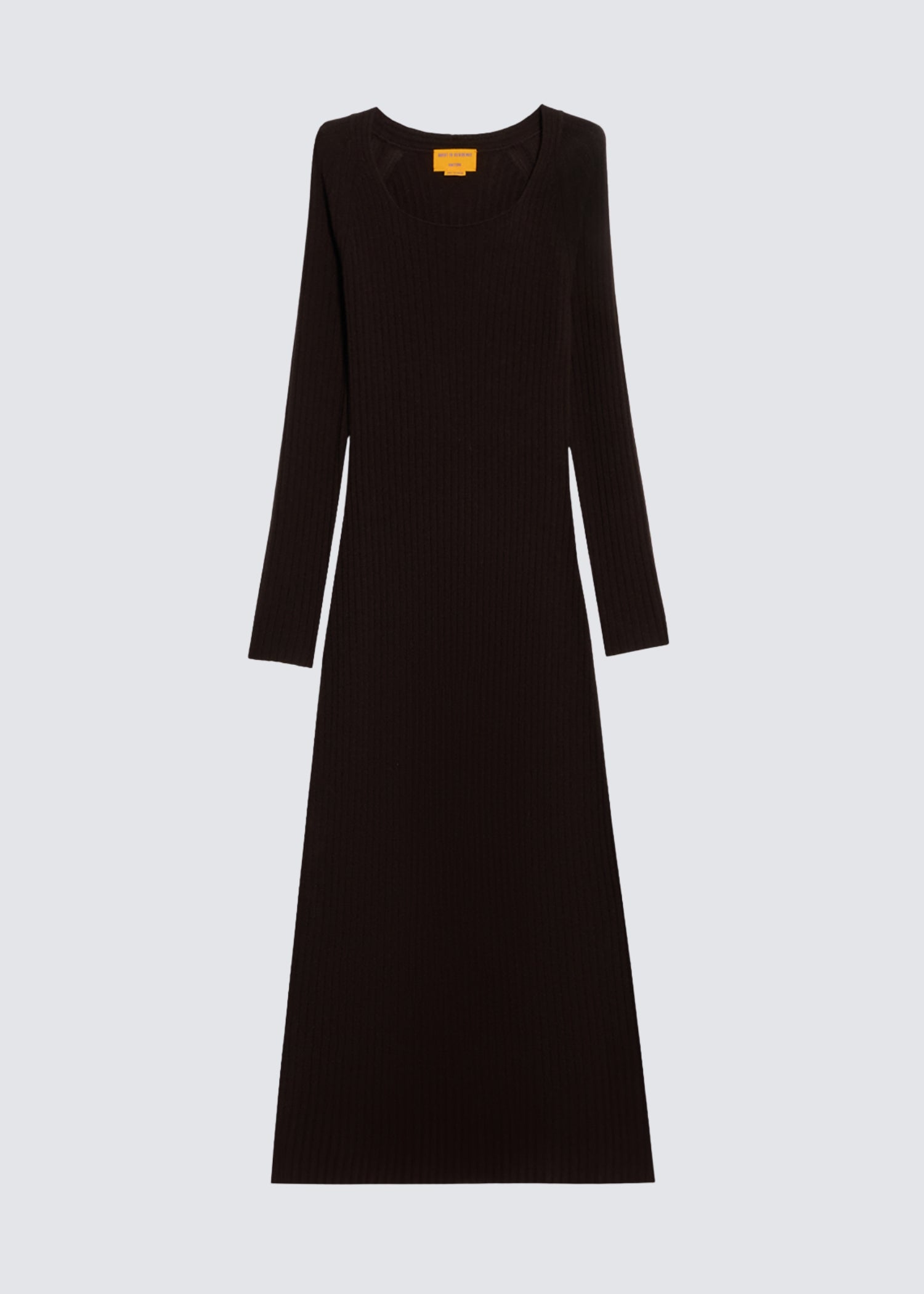 Guest in Residence Kaschmir-Maxikleid schwarz mit Rundhalsausschnitt im Rippenstrick Muster und mit Langen Ärmeln. Flat Shot.