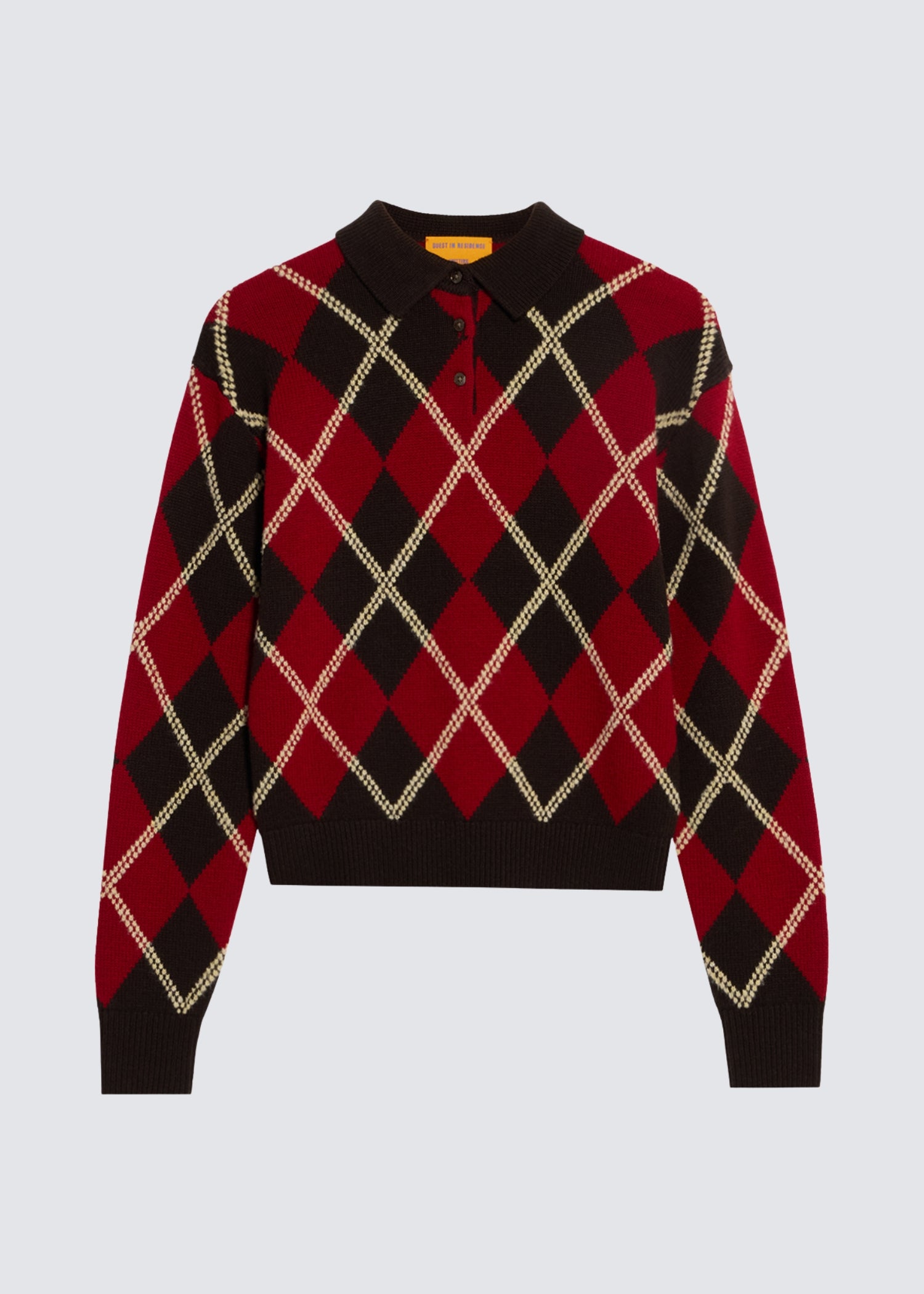 Guest in Residence Polo Kaschmir Pullover in rot, beige, Khaki mit schwarzem Hemdkragen. Flat Shot.