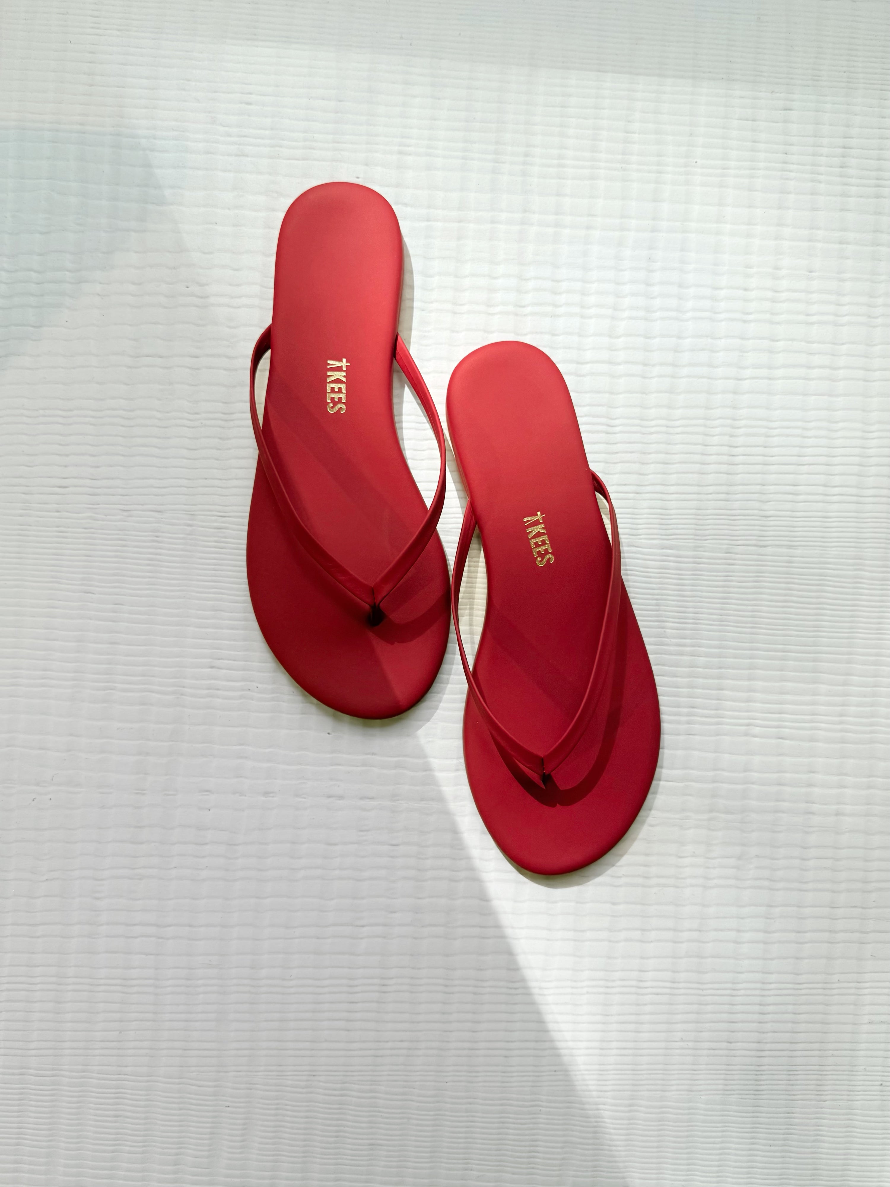 Tkees, Solids Lily Red Flipflops