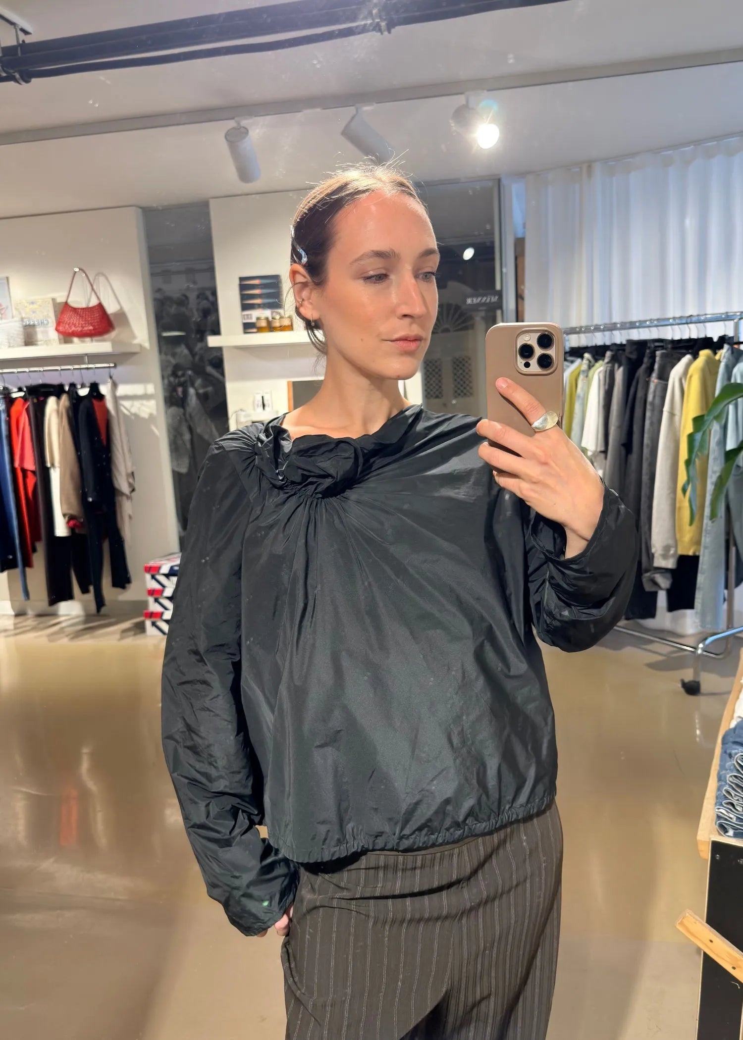 Katharina Hovman, Beauty, Black, Bluse