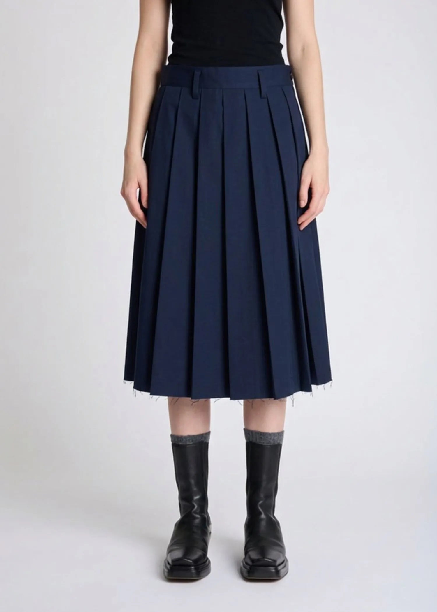 Lis Lareida, Philly, Dark Navy, Rock