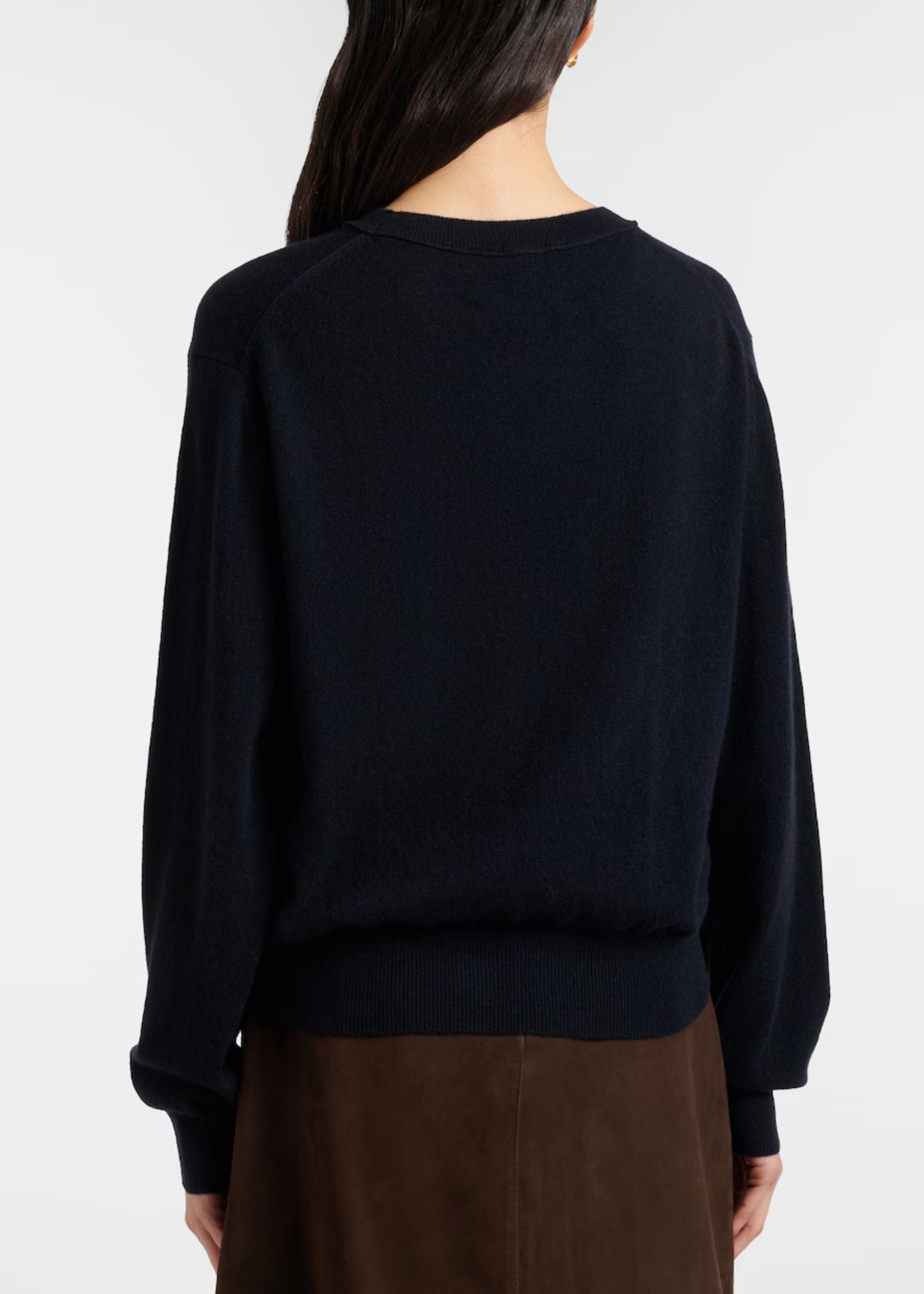 DUNKELBLAUER PULLOVER AUS KASCHMIR VON LISA YANG.
