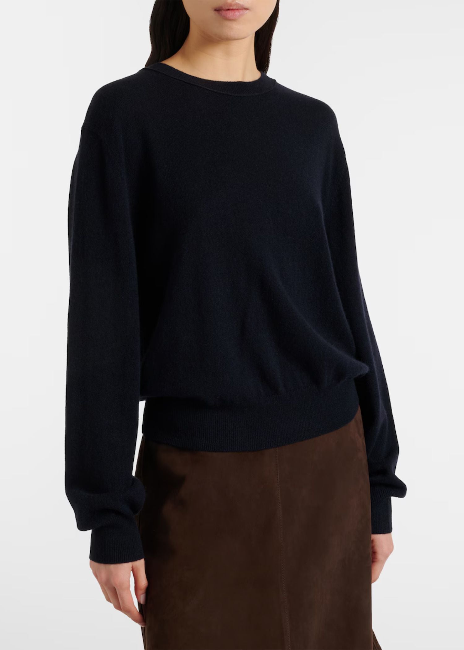 DUNKELBLAUER PULLOVER AUS KASCHMIR VON LISA YANG.