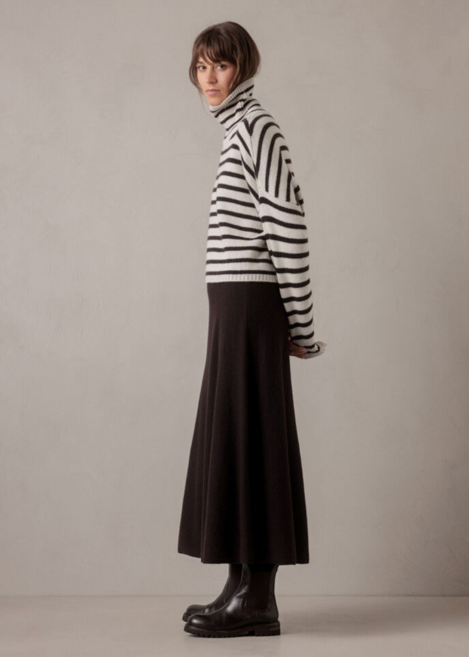 Lisa Yang, Zerlina, Oyster / Dark Oak, Pullover