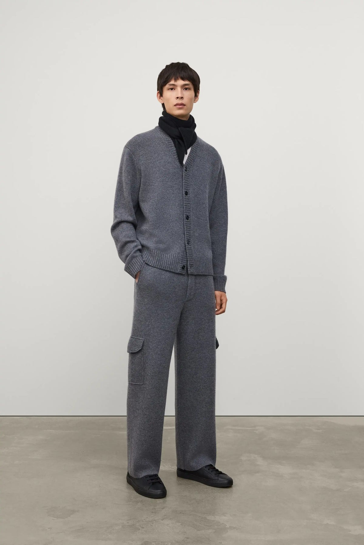 Lisa Yang, Fenris, Graphite, Strickjacke