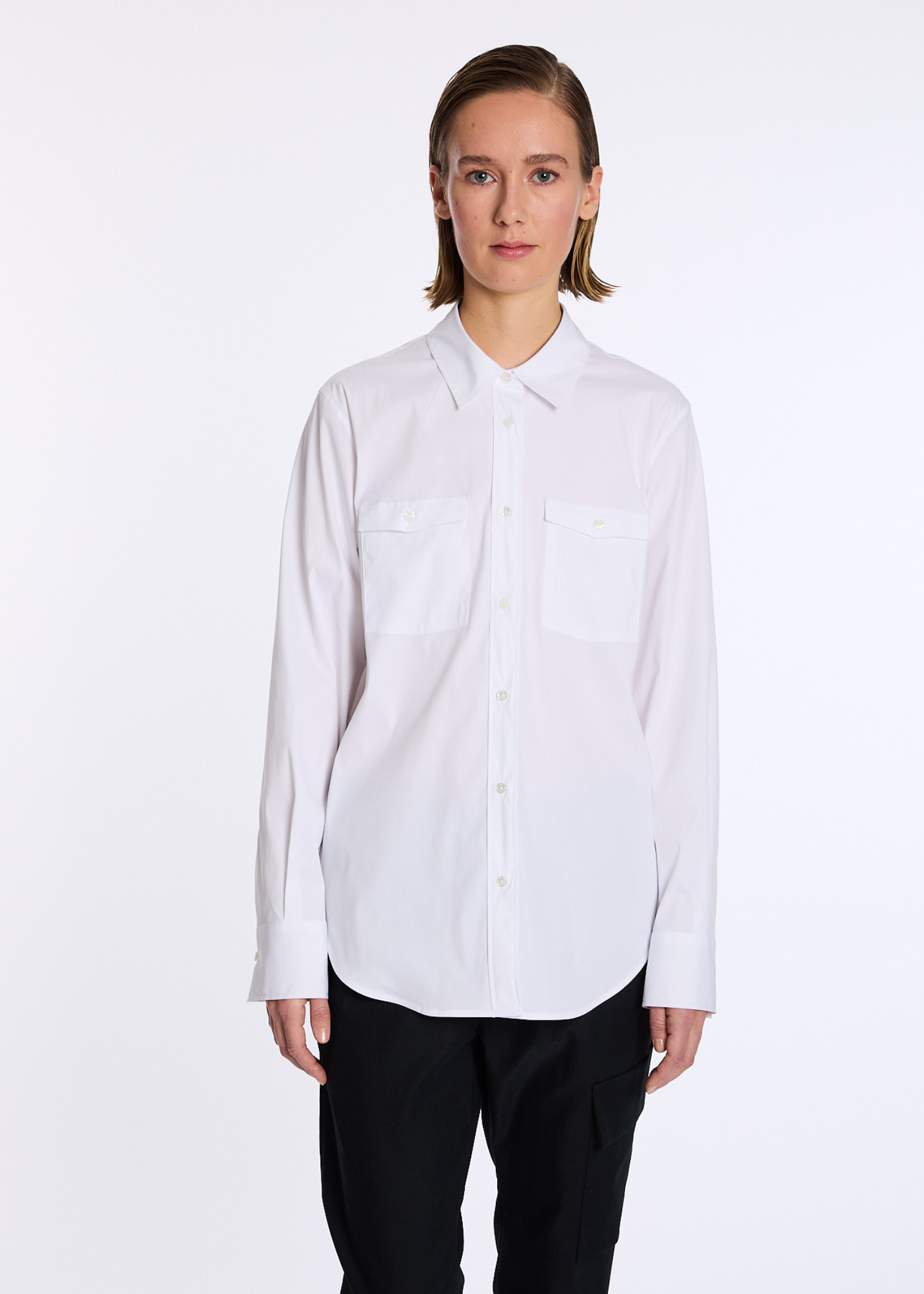 Lis Lareida weißes Hemd aus Baumwolle - Modelfoto von vorn 