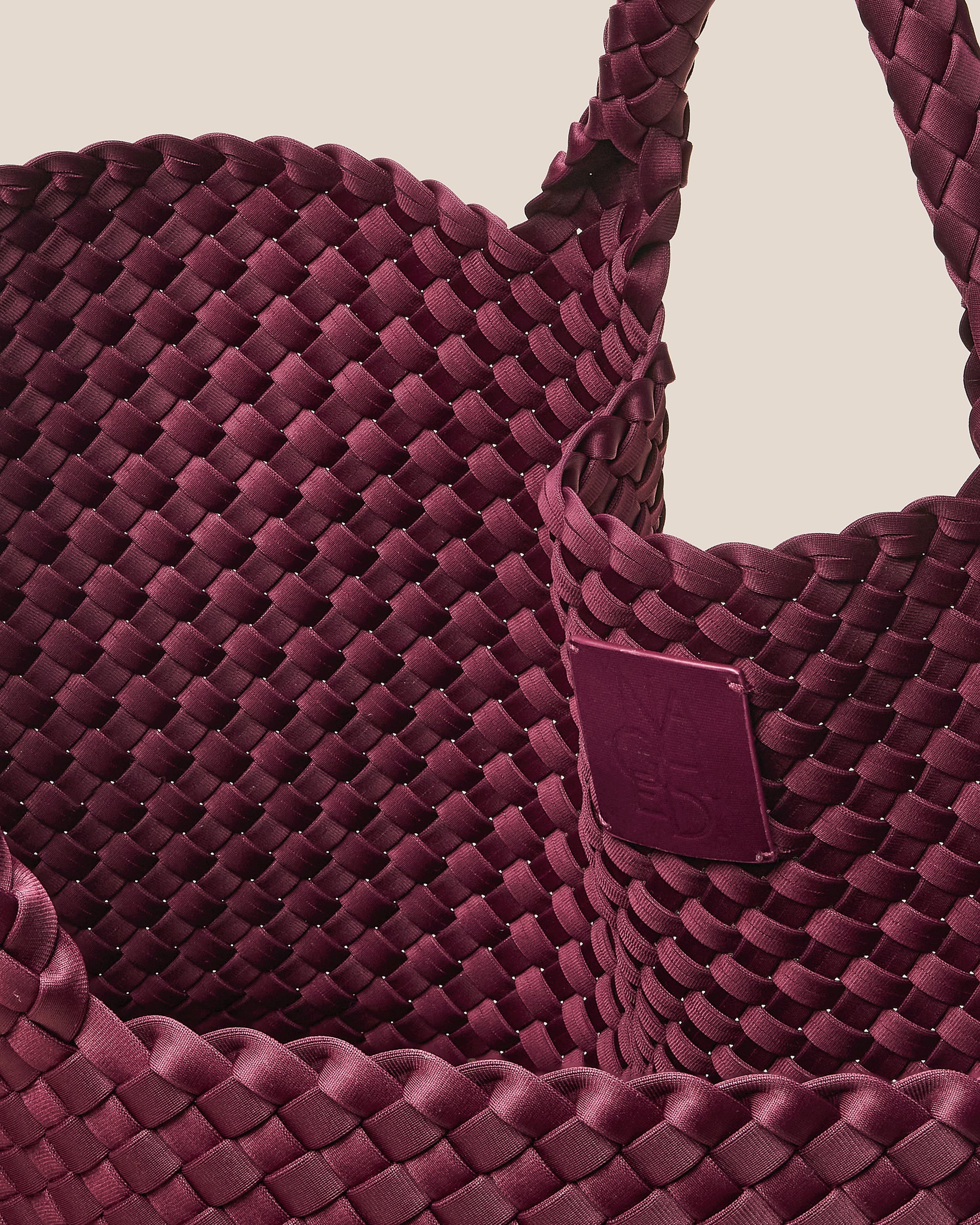 Naghedi weinrote große Tasche aus Neopren - Flatshot Detailansicht Innen 