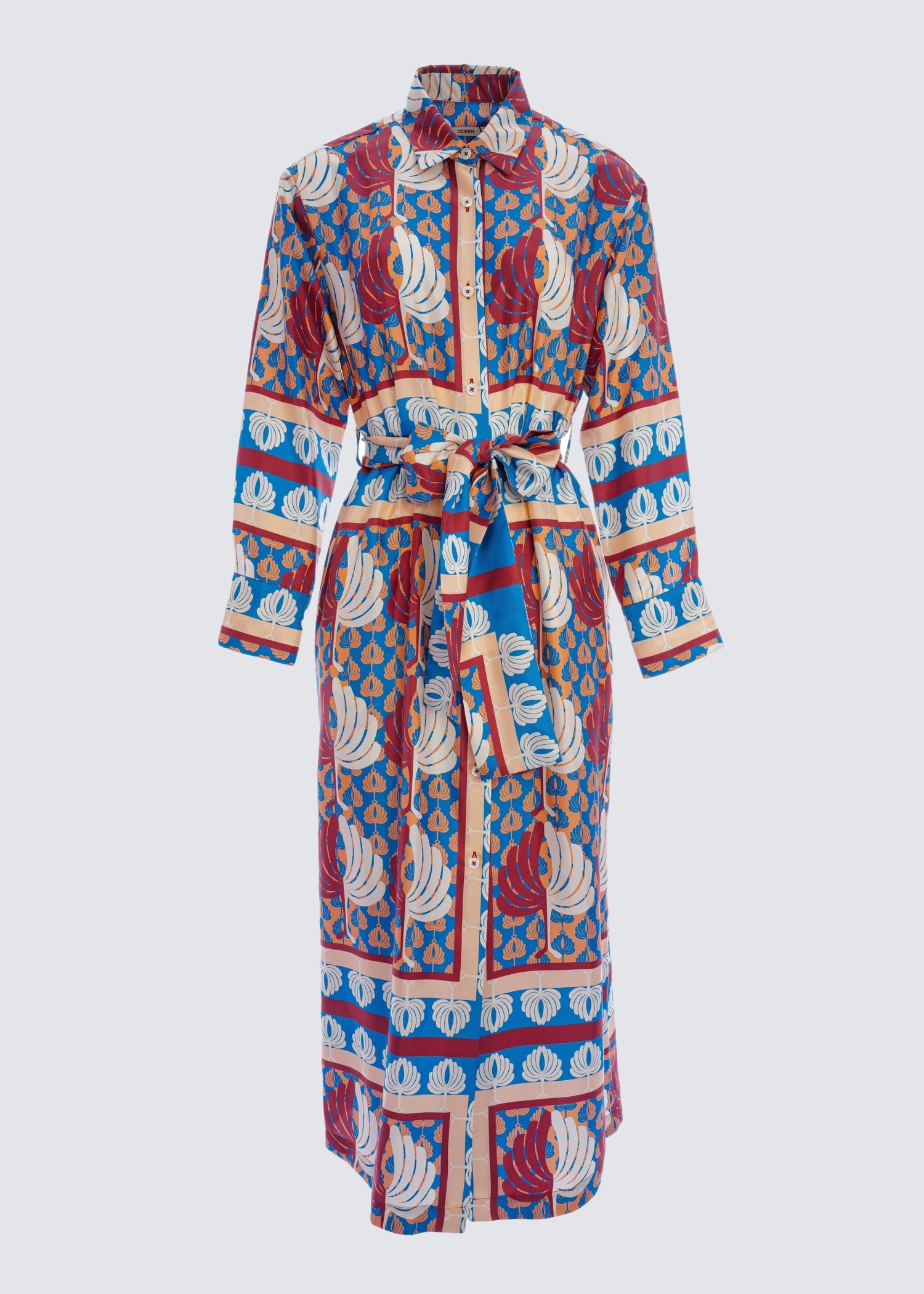 Gemustertes Kleid mit Taillier Band. Flat Shot.