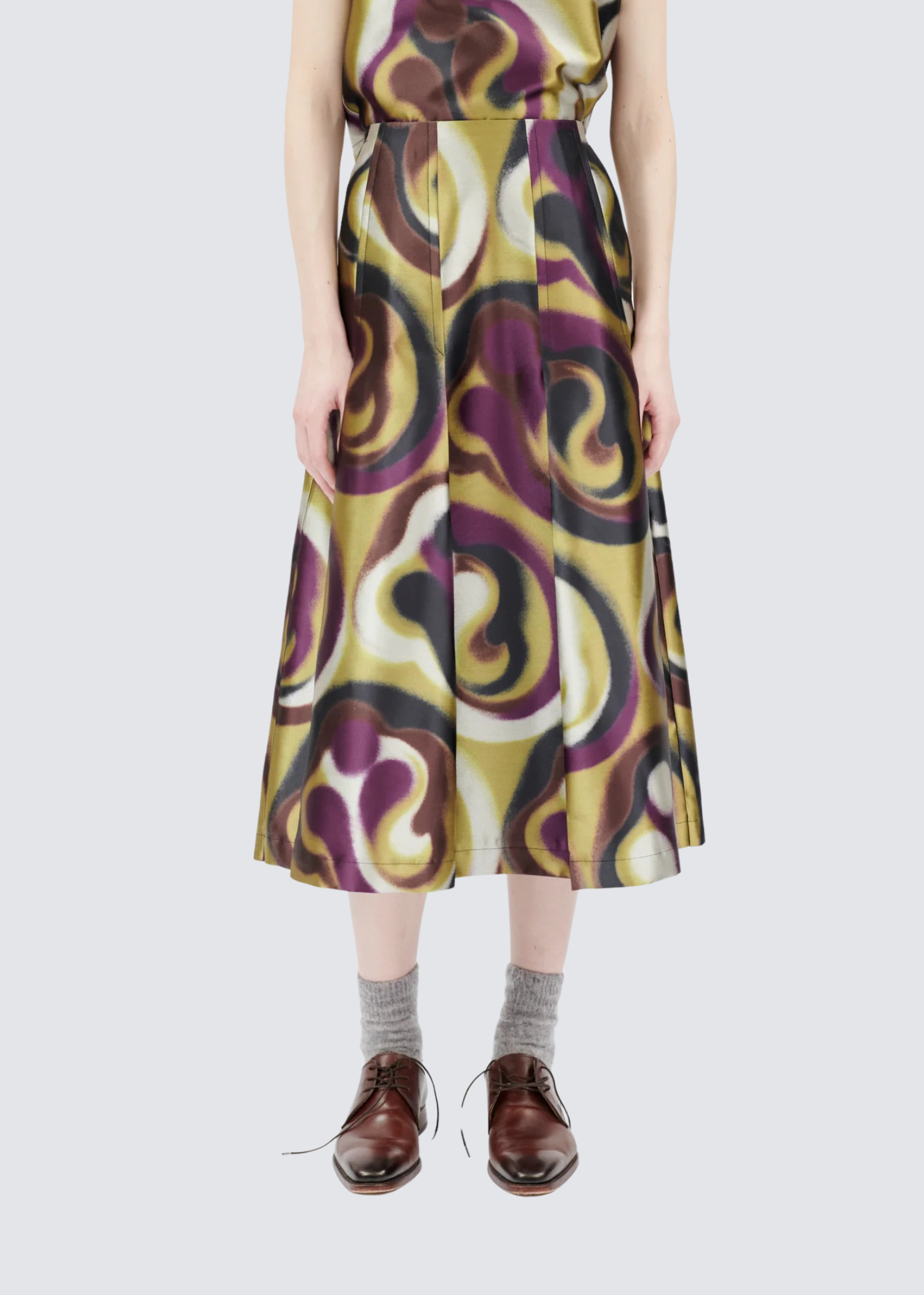 Odeeh ausgestellter Rock grün-bordeaux gemustert aus Wollgemisch - Modelfoto von vorn 