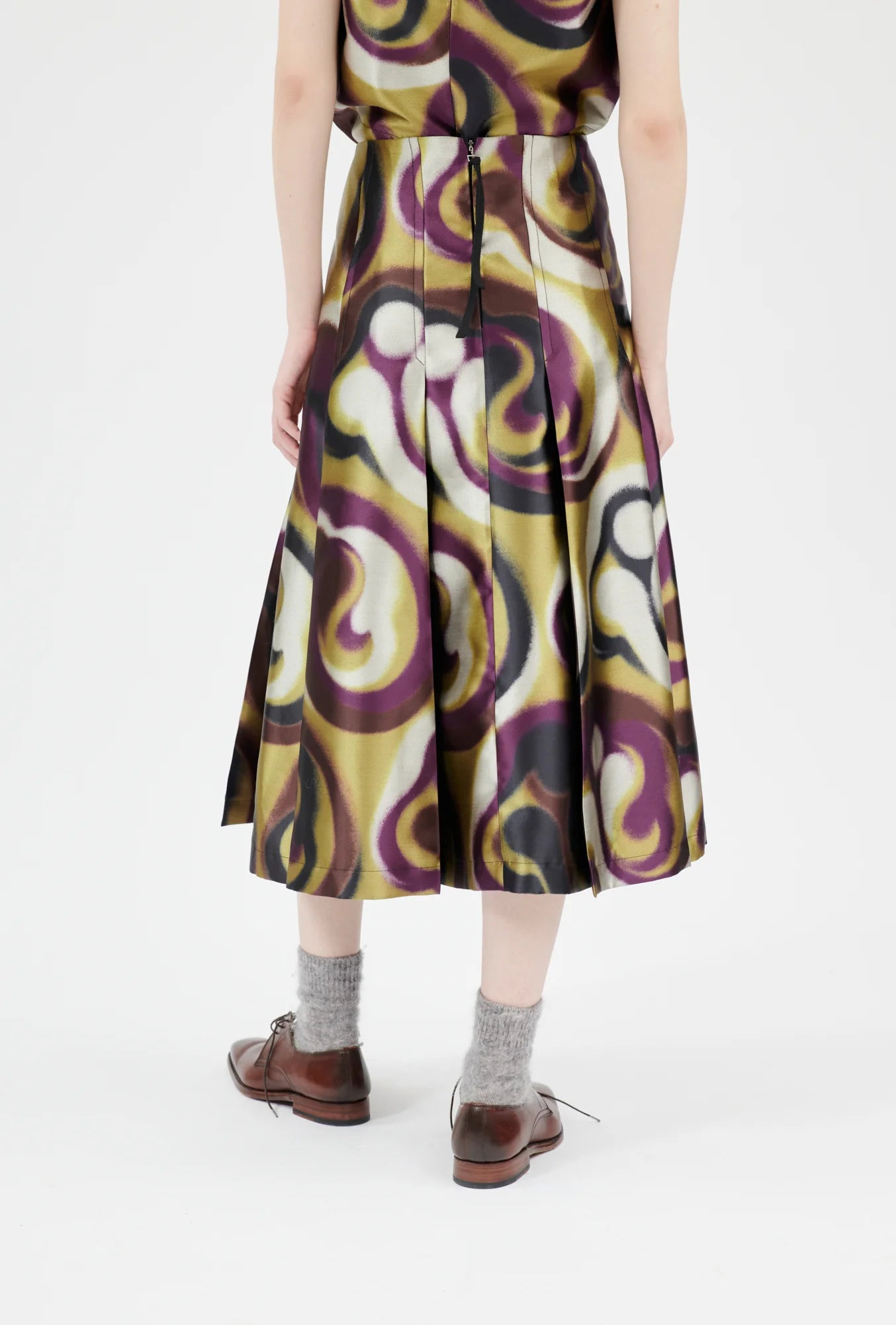 Odeeh ausgestellter Rock grün-bordeaux gemustert aus Wollgemisch - Modelfoto von hinten