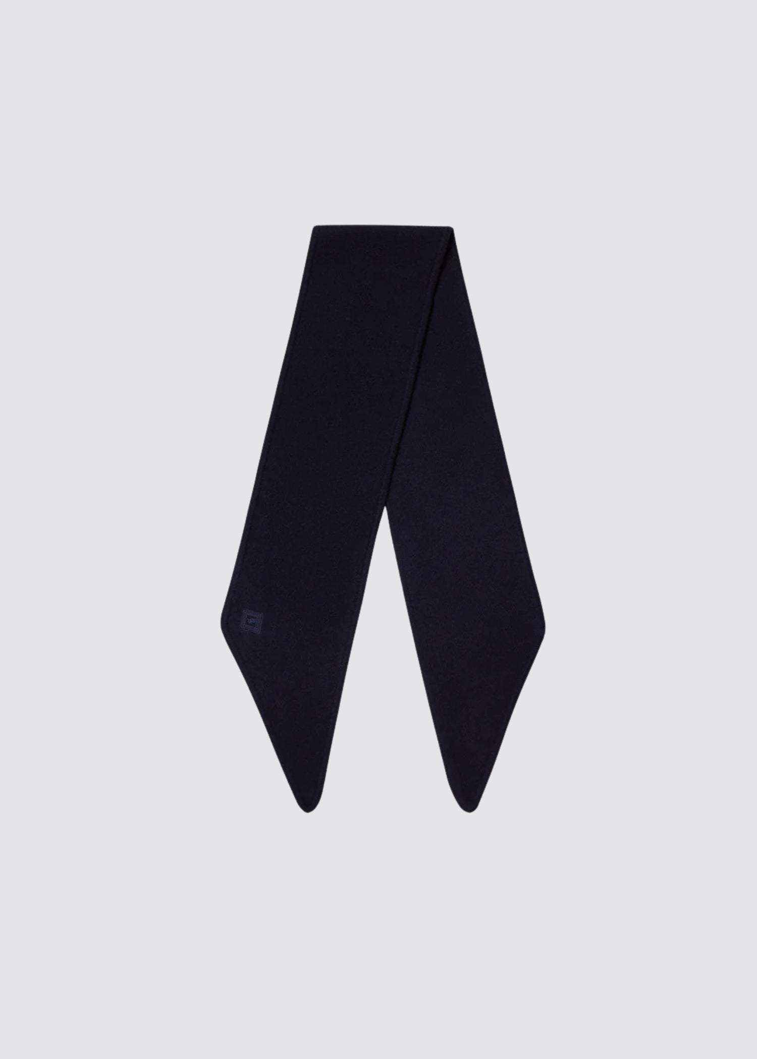 Prinz Berlin Bandeau. Kurzschal mit spitz zulaufenden Enden. Dunkel Blau mit Prinz Berlin Logo an der Spitze. Flat Shot.