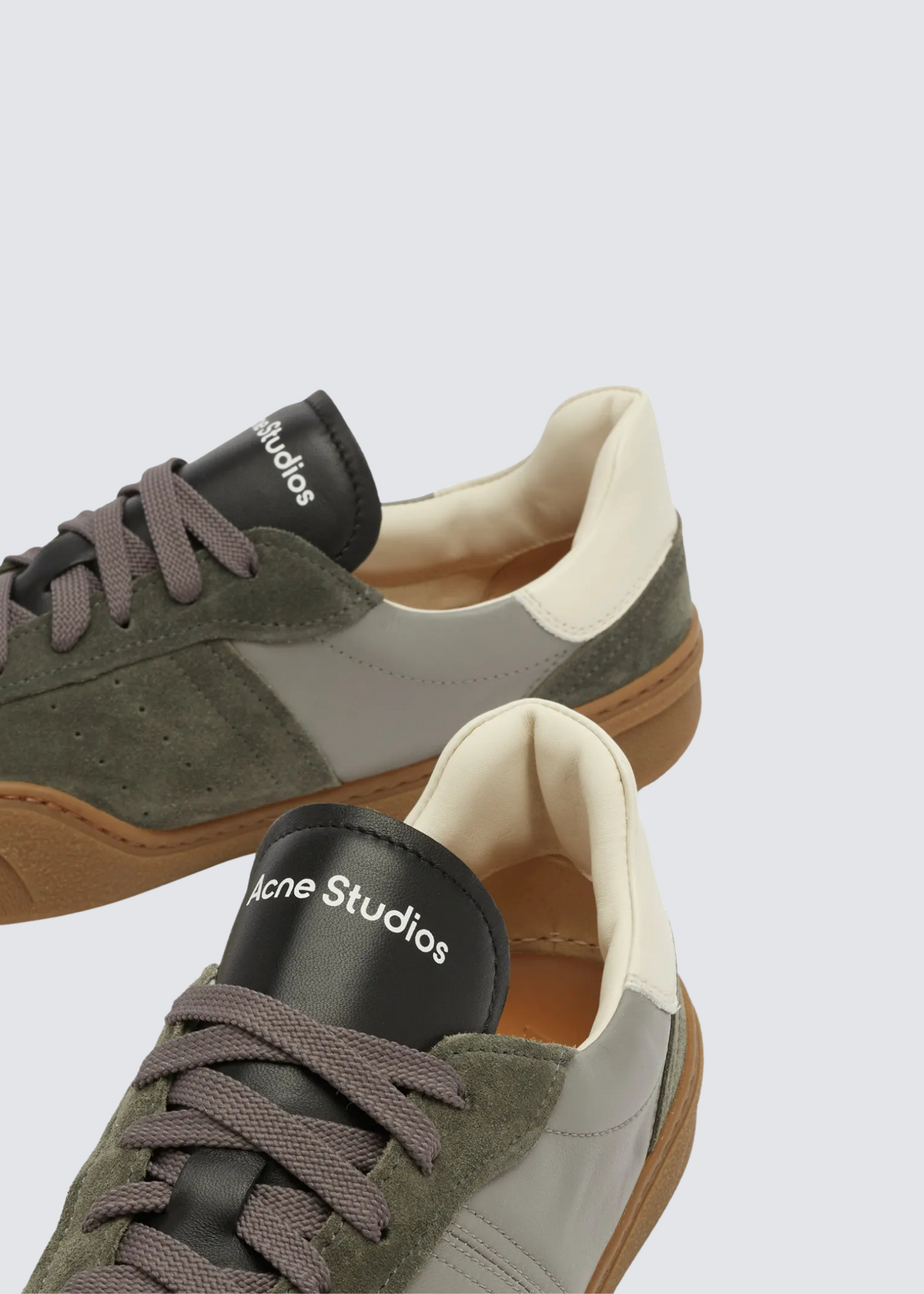 Acne Studios Sneaker in Wild- & Glattleder  - Nahaufnahme 
