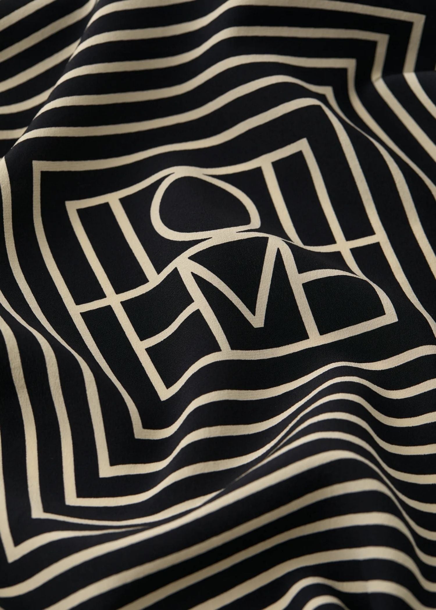 Toteme, Signature Monogram, Black, Tuch