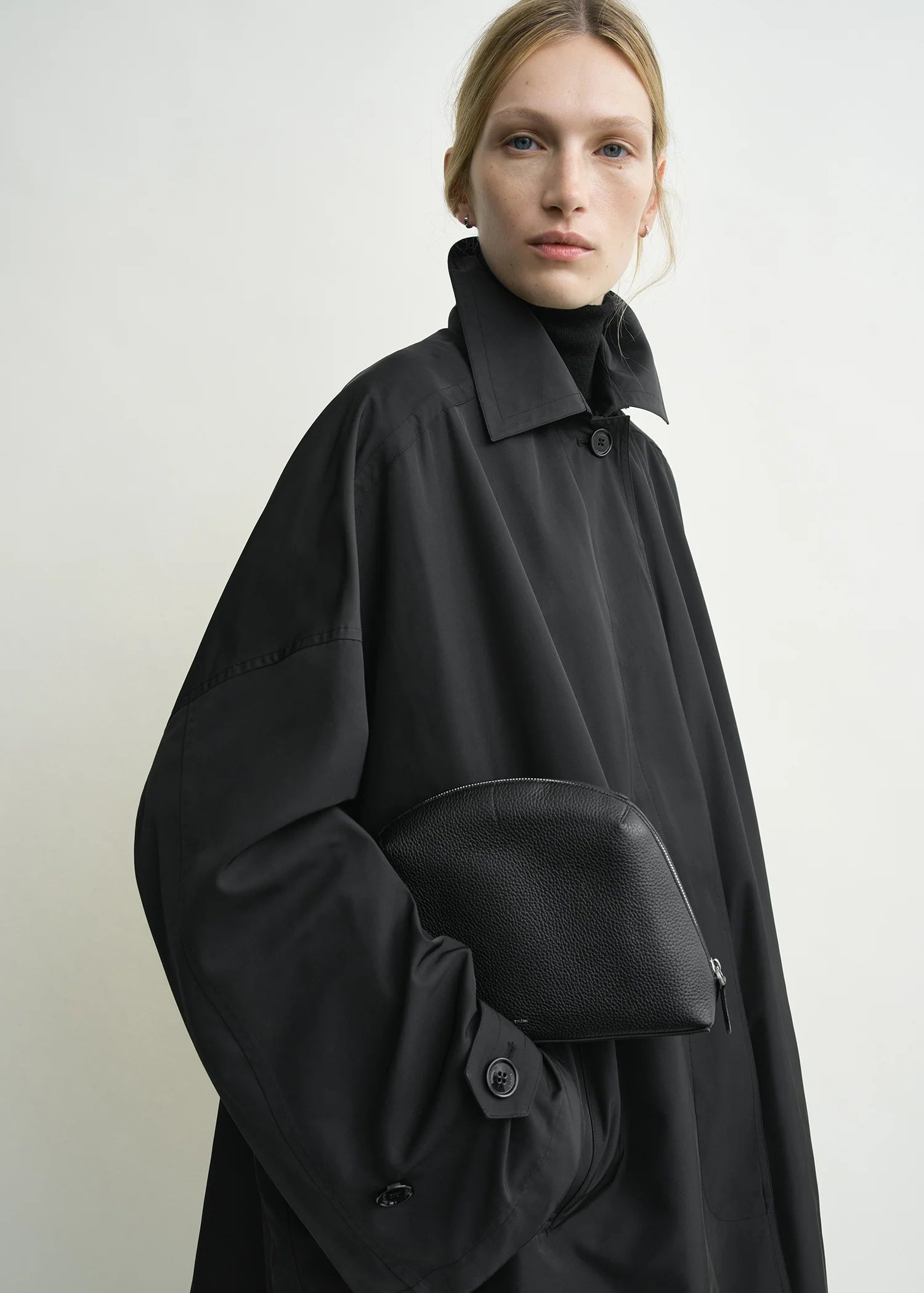 Medium Pouch, Black, Tasche