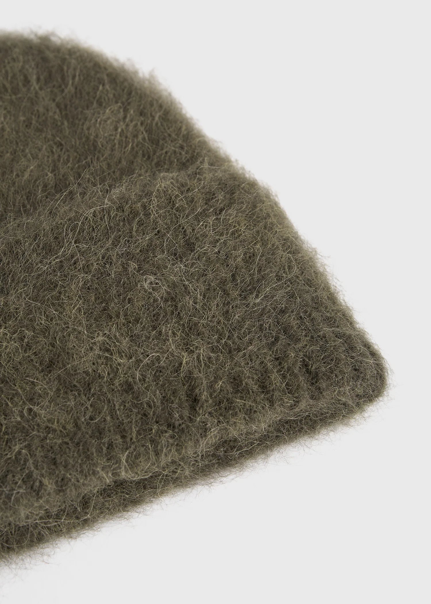 toteme braune mütze aus alpakagemisch - flatshot detailansicht 