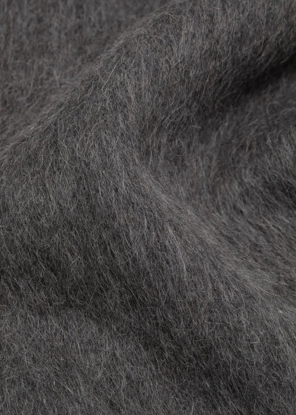 Detailshot des Acne Schals um das hochwertige Alpaka-Woll Gemisch zu präsentieren.