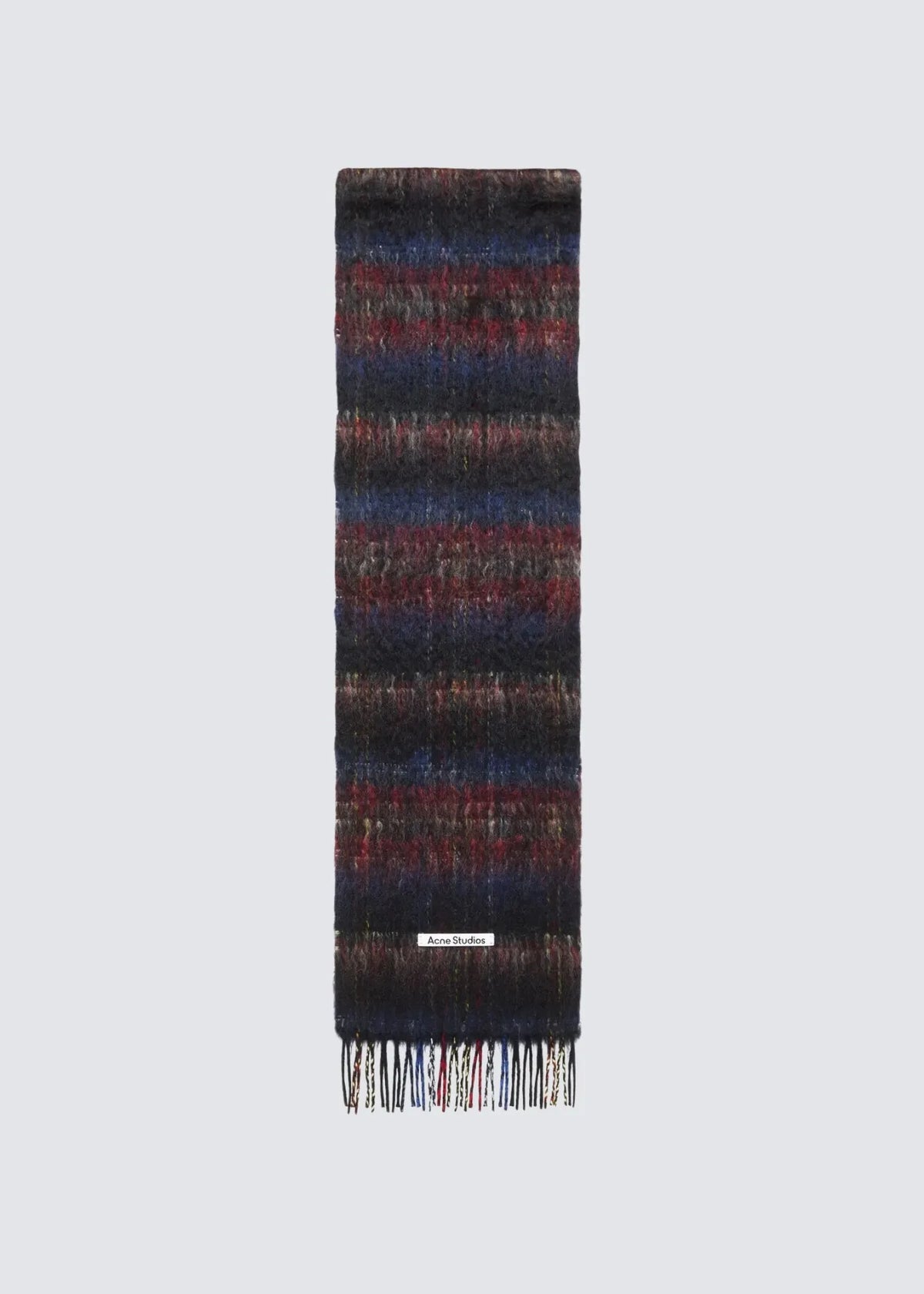 Schwarz-rot-blau gestreiftr Mohair Schal mit Logo Aufnäher von Acne Studios aus Kalbsleder.  Die Enden sind ausgefranst und der Schal ist freistehend.