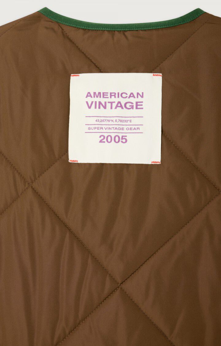 American Vintage braune Jacke aus Polyester - Flatshot Detailansicht Logo