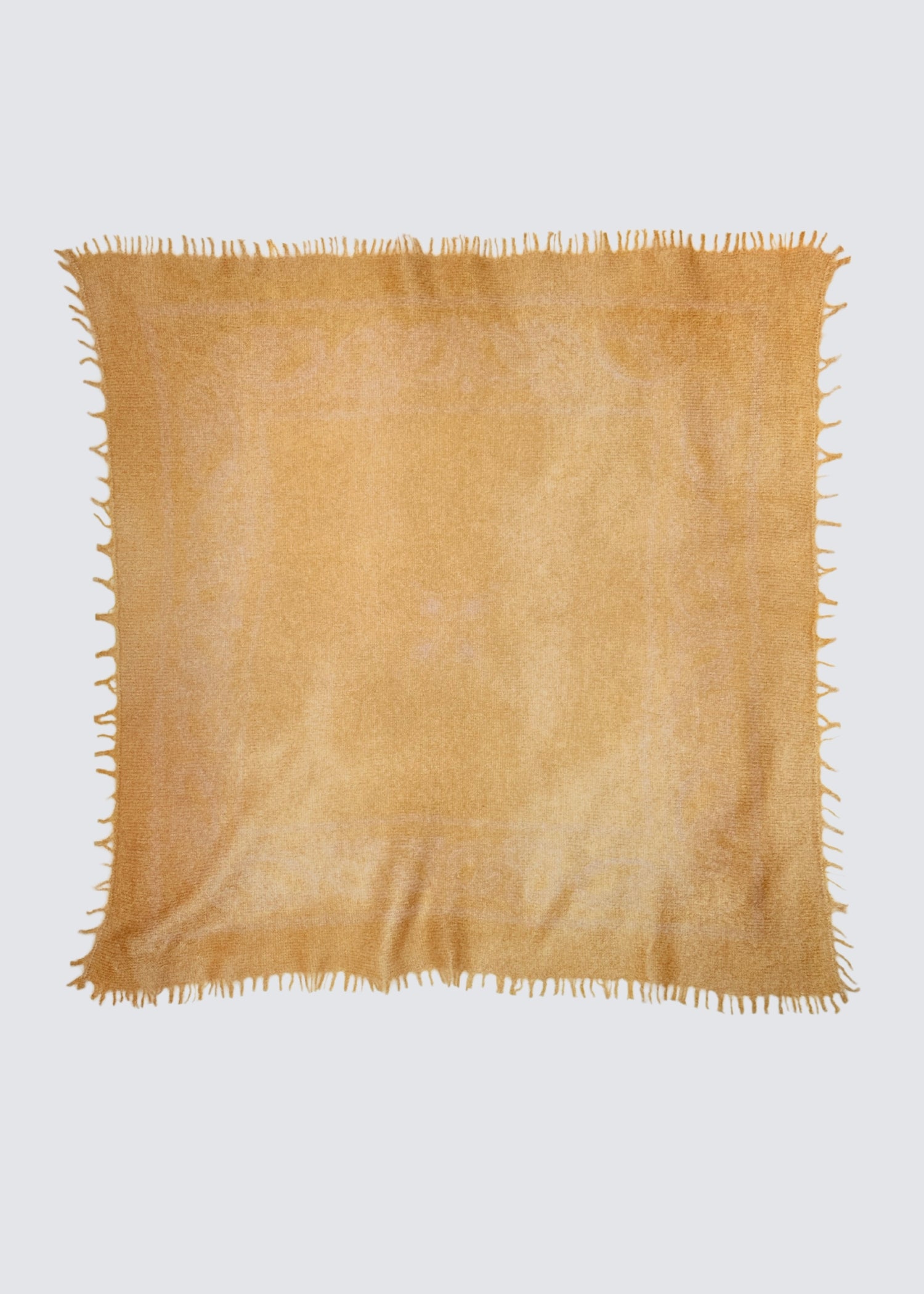 Flach ausgelegtes Kaschmir Tuch in Beige. Paisley Muster. Gefranste Enden. Flatshot