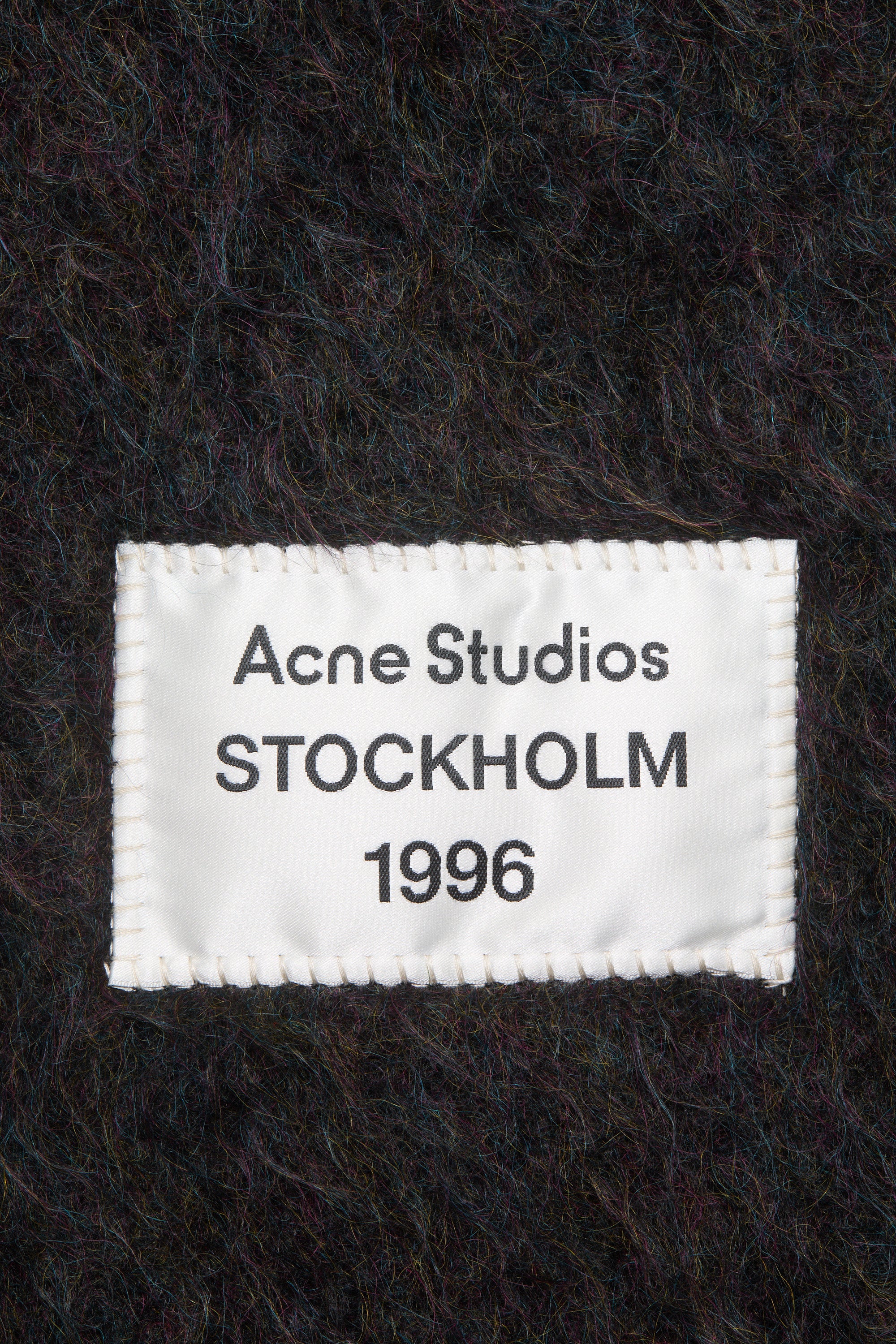 Acne Studios Schal Woll-Mohair in schwarz mit Logo-Patch