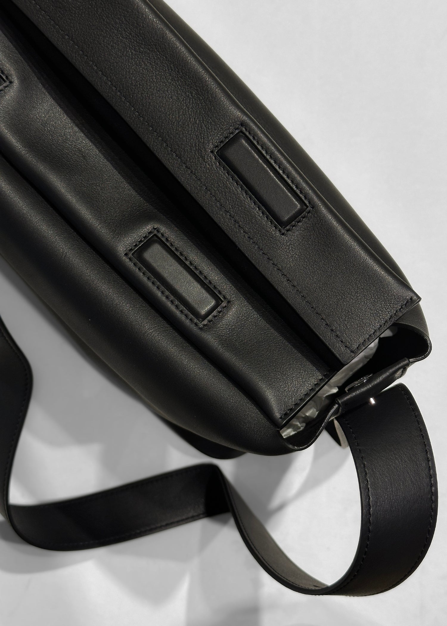 Dee, Black Plain, Bag - Lindner Fashion