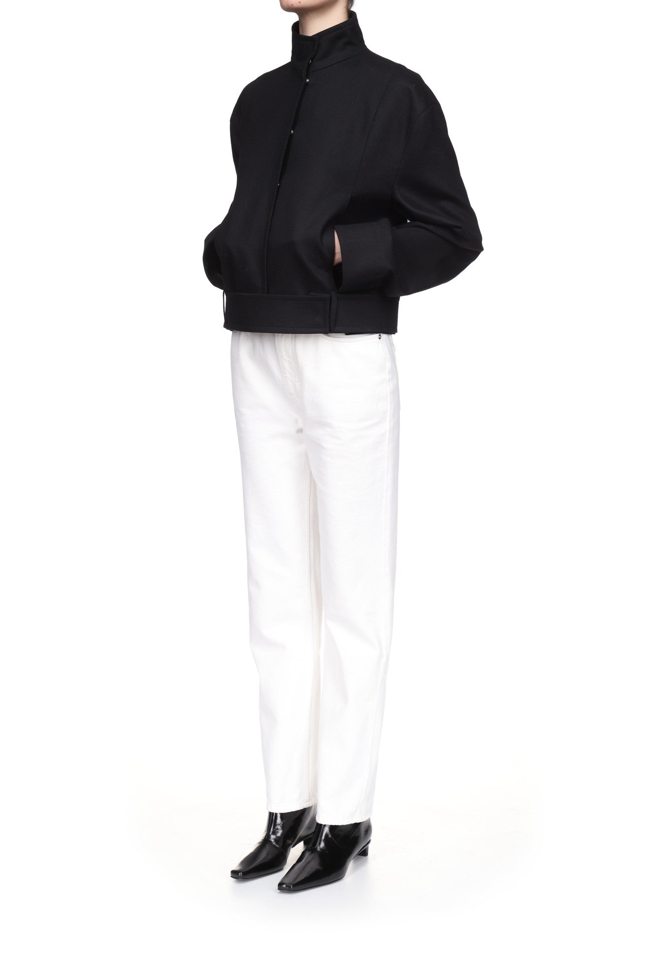 Loulou de Sasion Faes Jacke aus einem Wollgemisch in schwarz - Dreiviertel-Ansicht am Model