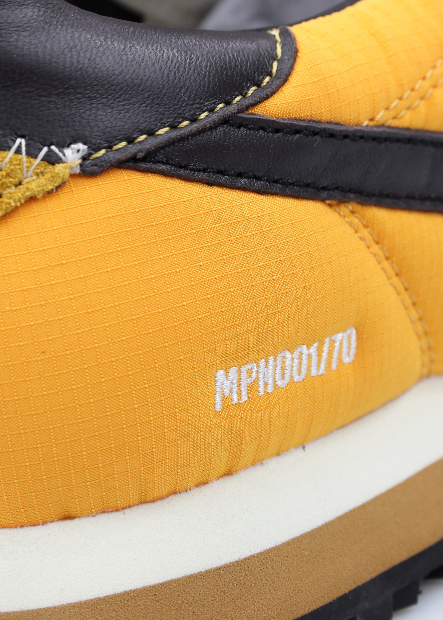 Master Flash, Yellow Flash, Unisex Sneaker - Lindner Fashion