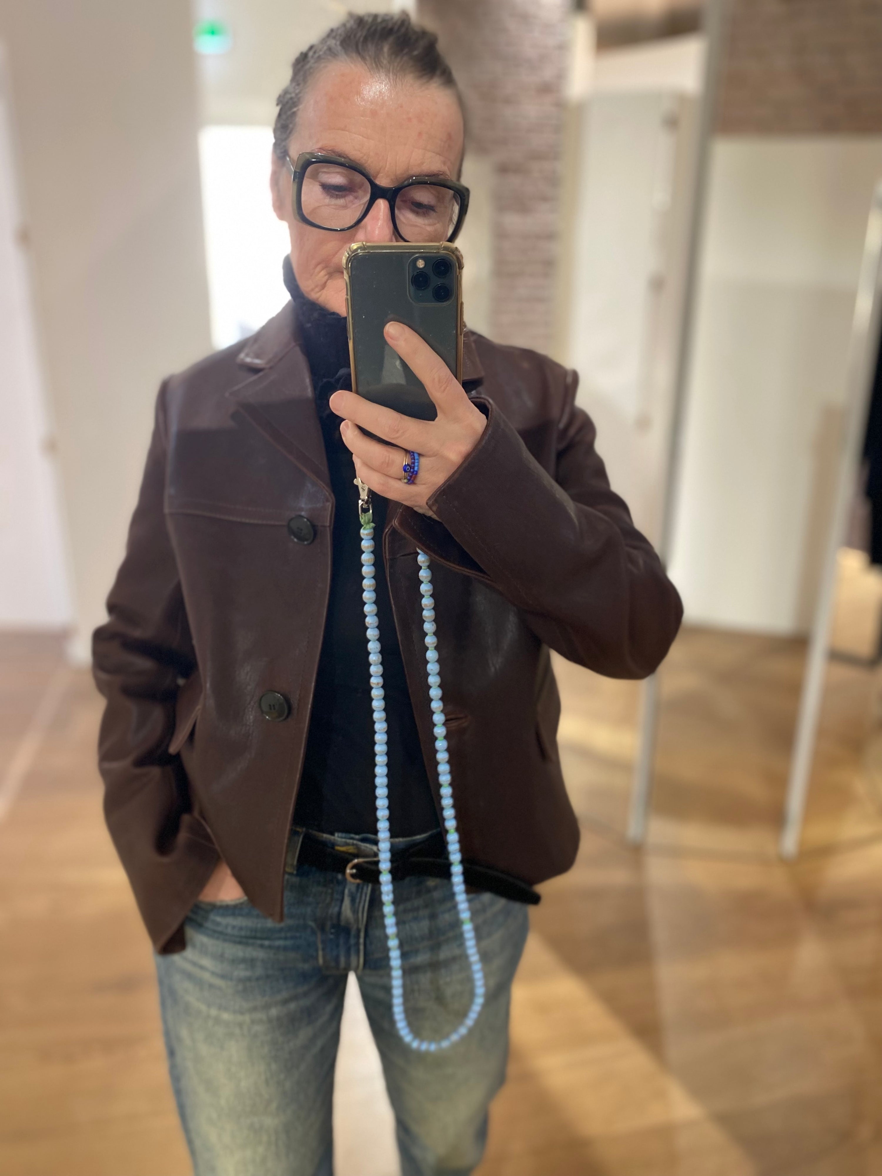 Odeeh Mahogany Lederjacke in braun mit Reverskragen-von vorne