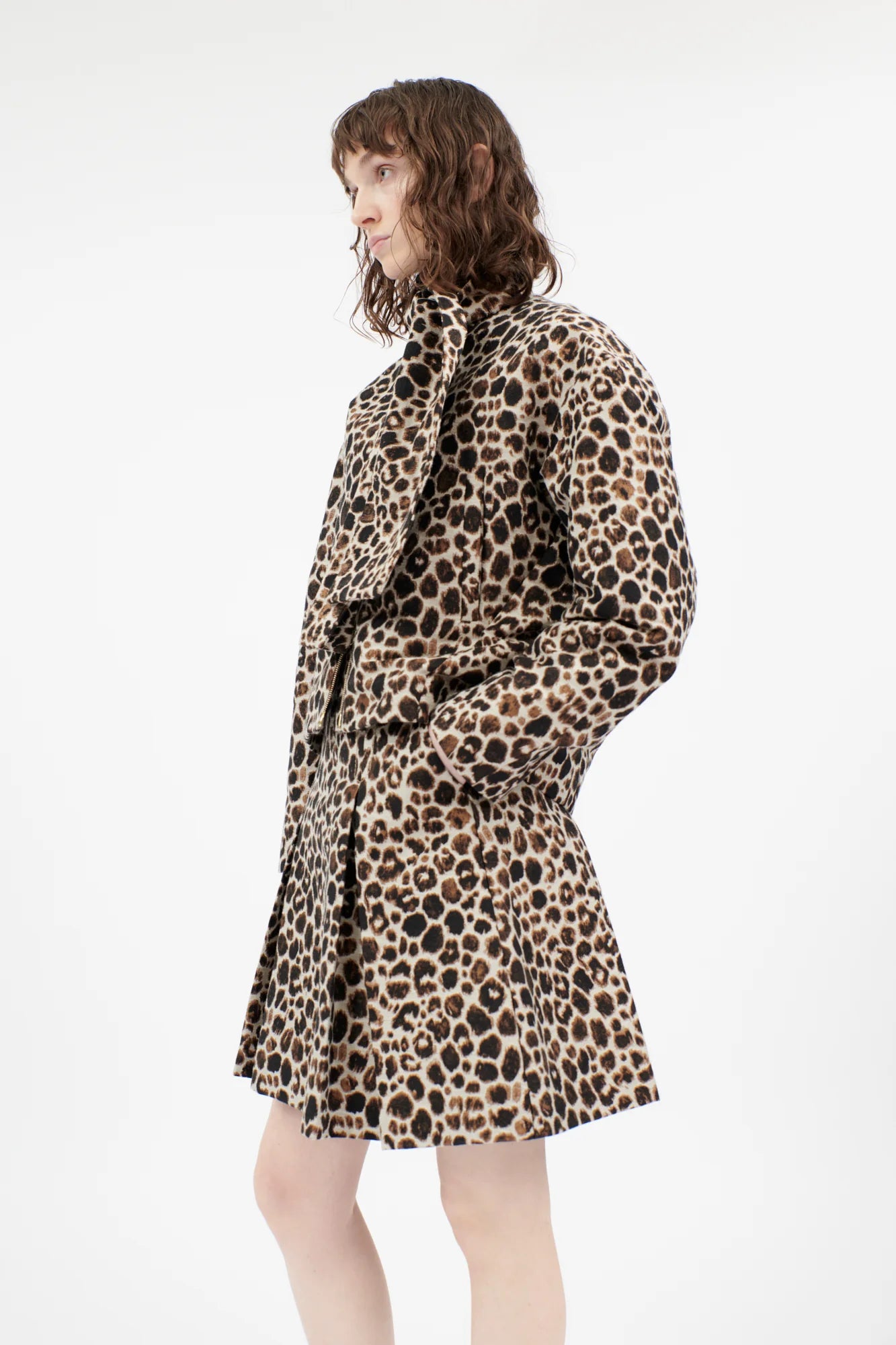 Odeeh Jacke in Myrrh mit seitlichen Eingrifftaschen - Fotografiert am Model