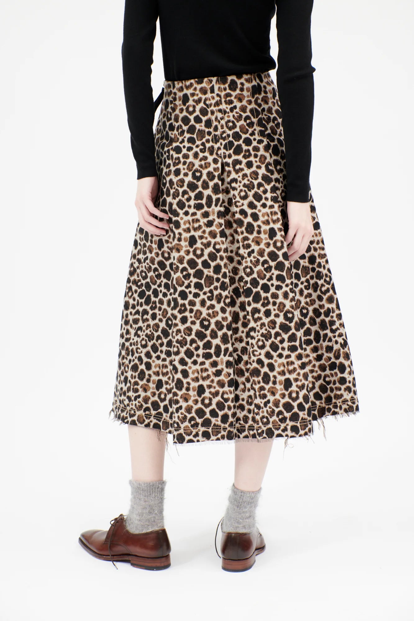 Odeeh Rock mit Leopardenmuster aus Baumwollgemisch - Fotografiert am Model-hinten