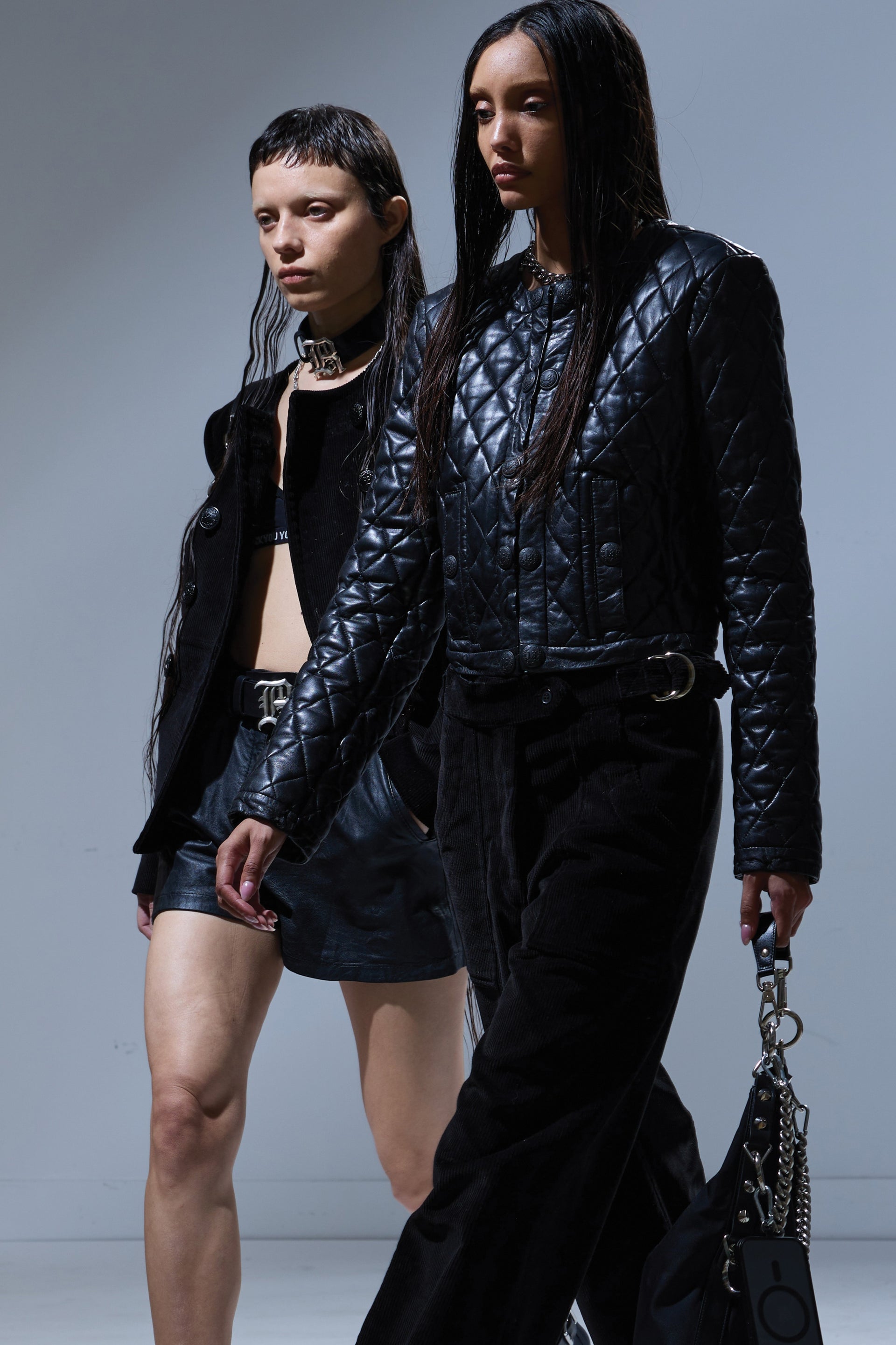 Fashion Week Lederjacke Mit Goldenen Ringen FASTWAY Fashion Men